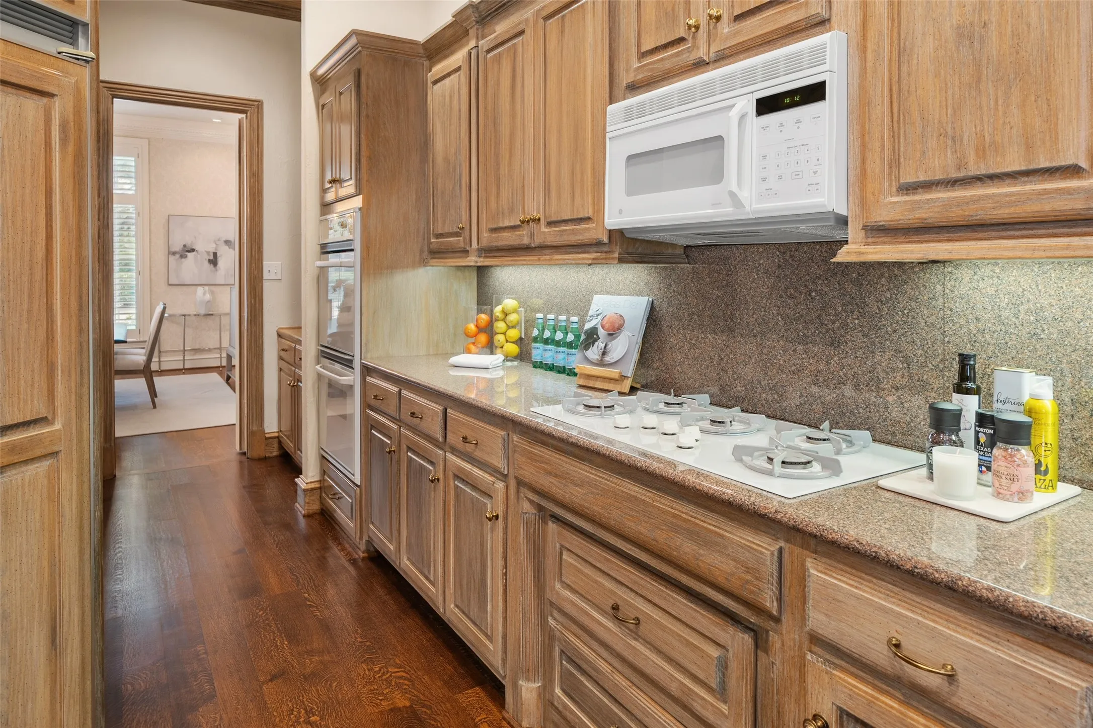 Single Family Residence For Sale in Dallas County , 7 Knightwood Court, Dallas, Texas 75225, 3 Bedroom, 4 Bathroom, 2 Garage spaces, 4,097 Sqft, built in 1994, mls#21339314, Real Estate Agent in Dallas, Homes For Sale in Dallas county, Homes For Sale in Dallas, Realtor in Dallas Texas, Real Estate Brokerage Independent Realty Texas, Luminita Cordes Realtor
