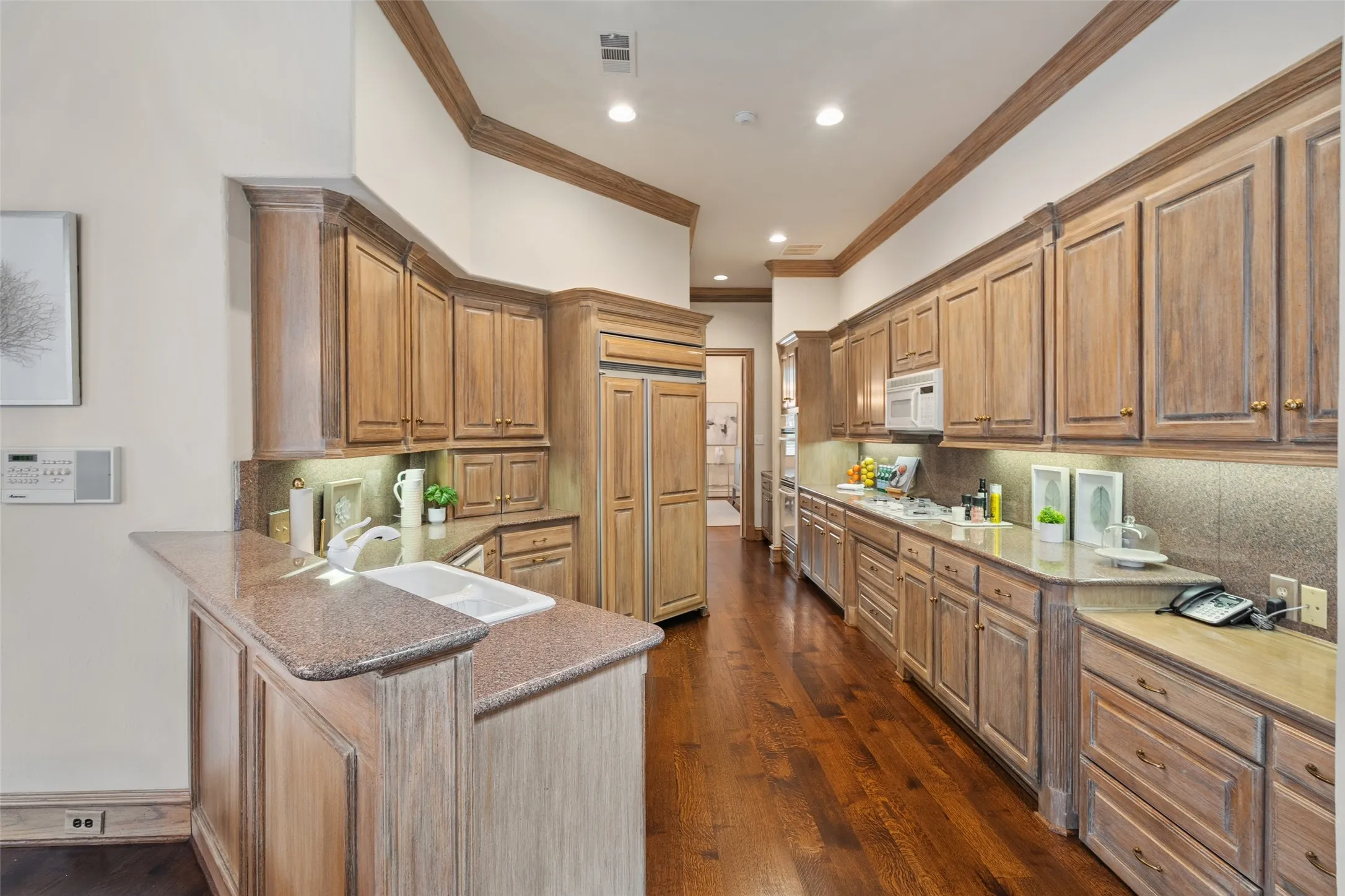 Single Family Residence For Sale in Dallas County , 7 Knightwood Court, Dallas, Texas 75225, 3 Bedroom, 4 Bathroom, 2 Garage spaces, 4,097 Sqft, built in 1994, mls#21339314, Real Estate Agent in Dallas, Homes For Sale in Dallas county, Homes For Sale in Dallas, Realtor in Dallas Texas, Real Estate Brokerage Independent Realty Texas, Luminita Cordes Realtor