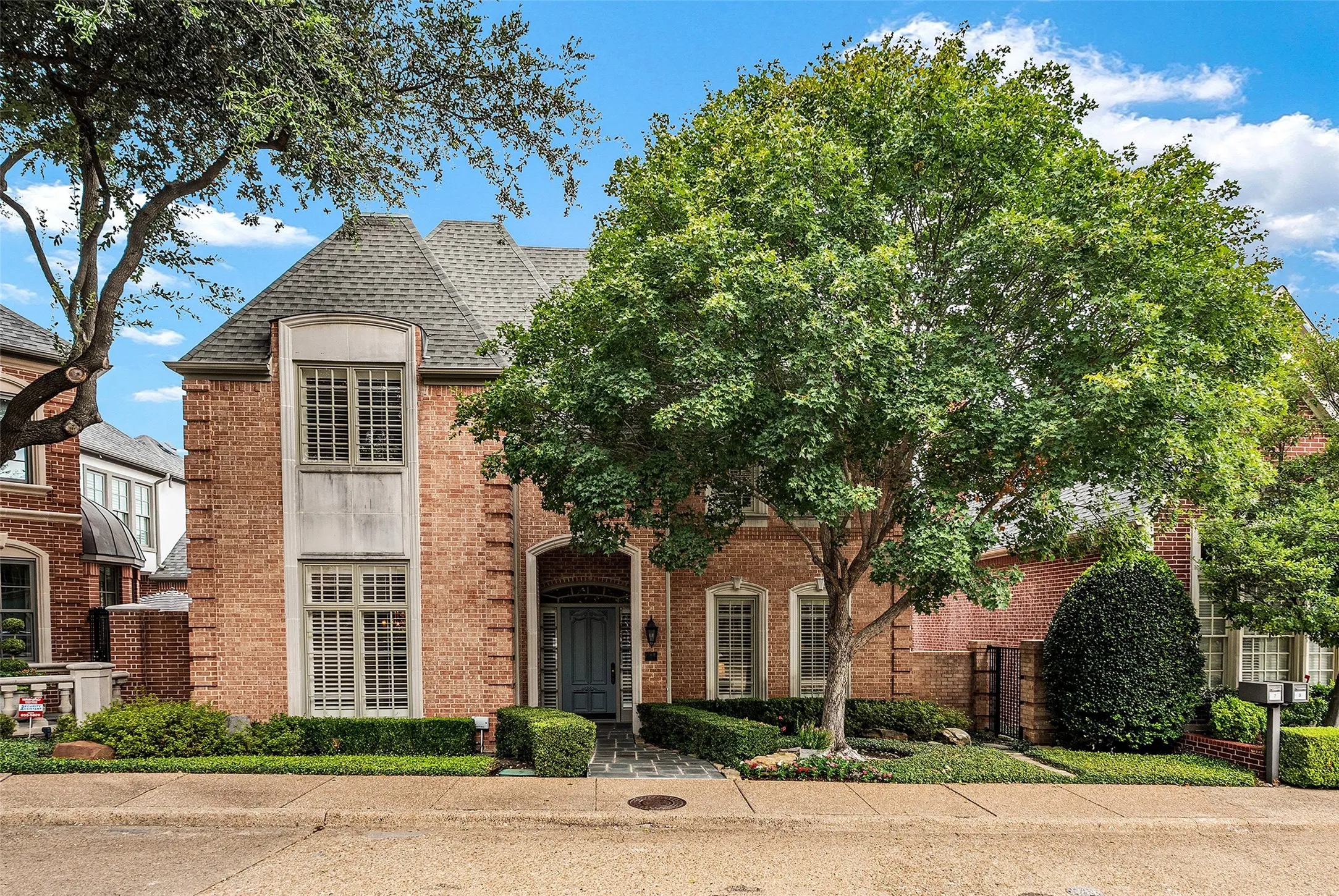 Single Family Residence For Sale in Dallas County , 7 Knightwood Court, Dallas, Texas 75225, 3 Bedroom, 4 Bathroom, 2 Garage spaces, 4,097 Sqft, built in 1994, mls#21339314, Real Estate Agent in Dallas, Homes For Sale in Dallas county, Homes For Sale in Dallas, Realtor in Dallas Texas, Real Estate Brokerage Independent Realty Texas, Luminita Cordes Realtor