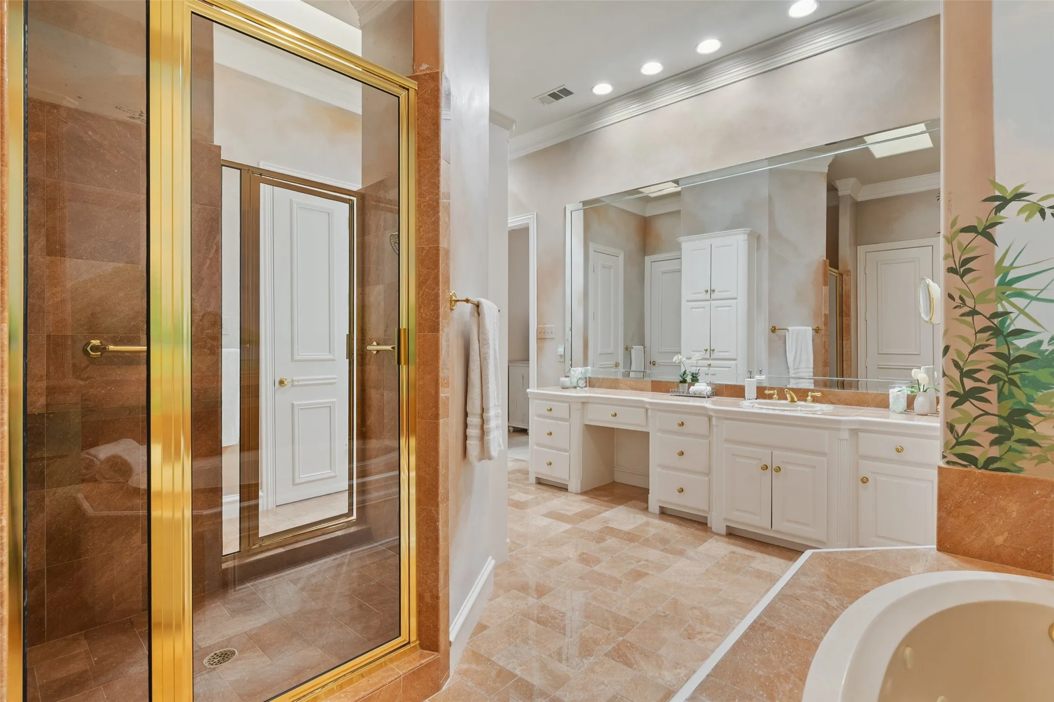 Single Family Residence For Sale in Dallas County , 7 Knightwood Court, Dallas, Texas 75225, 3 Bedroom, 4 Bathroom, 2 Garage spaces, 4,097 Sqft, built in 1994, mls#21339314, Real Estate Agent in Dallas, Homes For Sale in Dallas county, Homes For Sale in Dallas, Realtor in Dallas Texas, Real Estate Brokerage Independent Realty Texas, Luminita Cordes Realtor