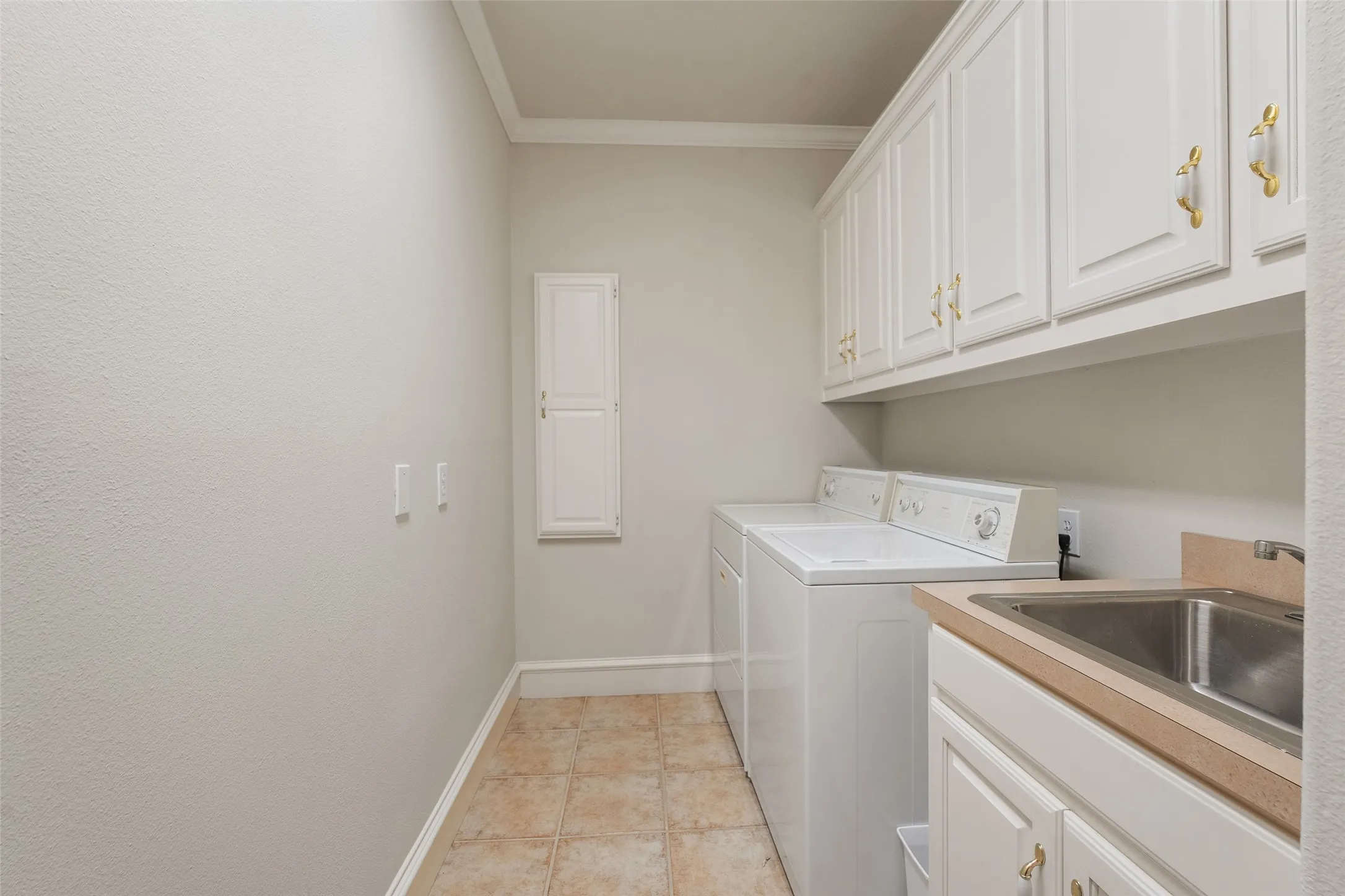 Single Family Residence For Sale in Dallas County , 7 Knightwood Court, Dallas, Texas 75225, 3 Bedroom, 4 Bathroom, 2 Garage spaces, 4,097 Sqft, built in 1994, mls#21339314, Real Estate Agent in Dallas, Homes For Sale in Dallas county, Homes For Sale in Dallas, Realtor in Dallas Texas, Real Estate Brokerage Independent Realty Texas, Luminita Cordes Realtor