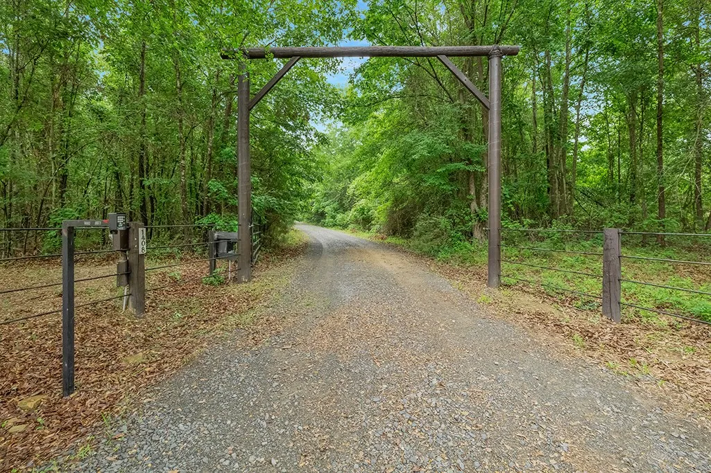 Single Family Residence For Sale in Cass County , 1408 Pine Wilderness Drive, Queen City, Texas 75572, 3 Bedrooms, 3 Bathrooms, 2 Garage spaces, 2,375 Sqft, built in 2016, Price $759,900, mls#21342208, Real Estate Agent in Queen City, Homes For Sale in Cass county, Homes For Sale in Queen City, Realtor in Queen City Texas, Real Estate Brokerage Independent Realty Texas, Luminita Cordes Realtor