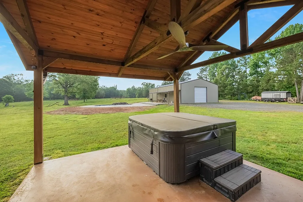 Single Family Residence For Sale in Cass County , 1408 Pine Wilderness Drive, Queen City, Texas 75572, 3 Bedrooms, 3 Bathrooms, 2 Garage spaces, 2,375 Sqft, built in 2016, Price $759,900, mls#21342208, Real Estate Agent in Queen City, Homes For Sale in Cass county, Homes For Sale in Queen City, Realtor in Queen City Texas, Real Estate Brokerage Independent Realty Texas, Luminita Cordes Realtor