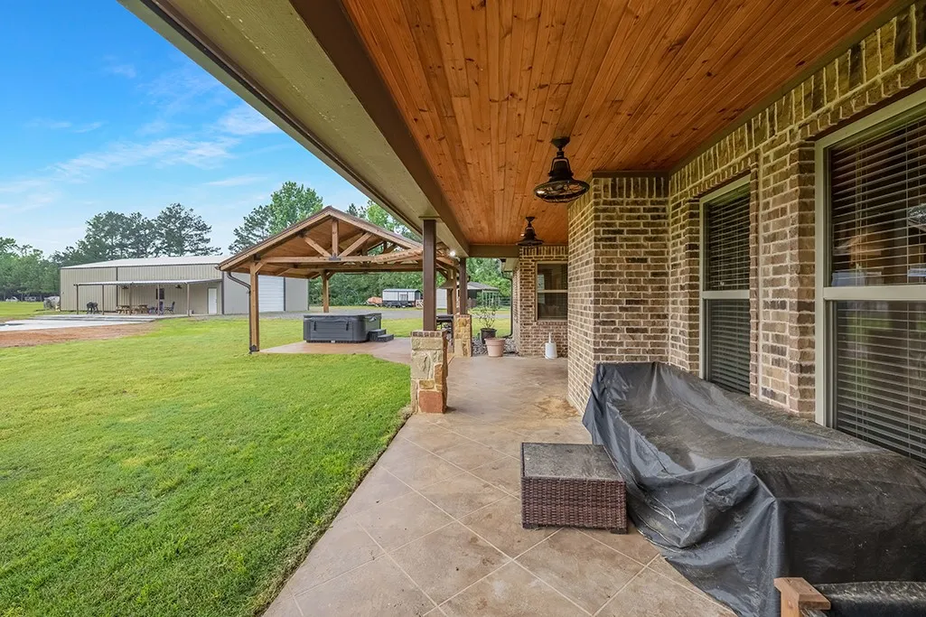Single Family Residence For Sale in Cass County , 1408 Pine Wilderness Drive, Queen City, Texas 75572, 3 Bedrooms, 3 Bathrooms, 2 Garage spaces, 2,375 Sqft, built in 2016, Price $759,900, mls#21342208, Real Estate Agent in Queen City, Homes For Sale in Cass county, Homes For Sale in Queen City, Realtor in Queen City Texas, Real Estate Brokerage Independent Realty Texas, Luminita Cordes Realtor