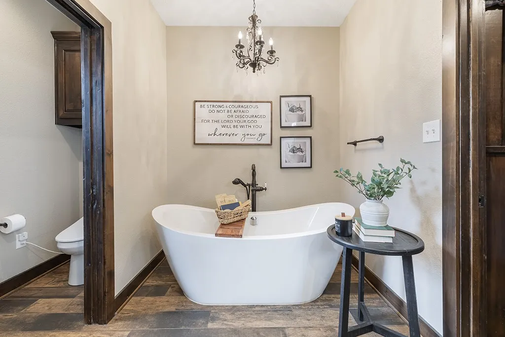 Single Family Residence For Sale in Cass County , 1408 Pine Wilderness Drive, Queen City, Texas 75572, 3 Bedrooms, 3 Bathrooms, 2 Garage spaces, 2,375 Sqft, built in 2016, Price $759,900, mls#21342208, Real Estate Agent in Queen City, Homes For Sale in Cass county, Homes For Sale in Queen City, Realtor in Queen City Texas, Real Estate Brokerage Independent Realty Texas, Luminita Cordes Realtor
