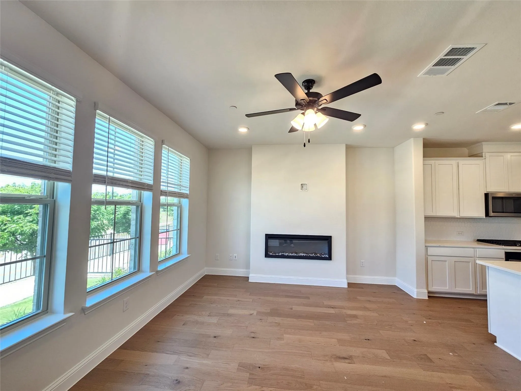 Single Family Residence For Rent in Rockwall County , 7933 Sunset Boulevard, Rowlett, Texas 75088, 4 Bedroom, 4 Bathroom, 2 Garage spaces, 2,492 Sqft, built in 2025, mls#21340743, Real Estate Agent in Rowlett, Homes For Rent in Rockwall county, Homes For Rent in Rowlett, Realtor in Rowlett Texas, Real Estate Brokerage Independent Realty Texas, Luminita Cordes Realtor