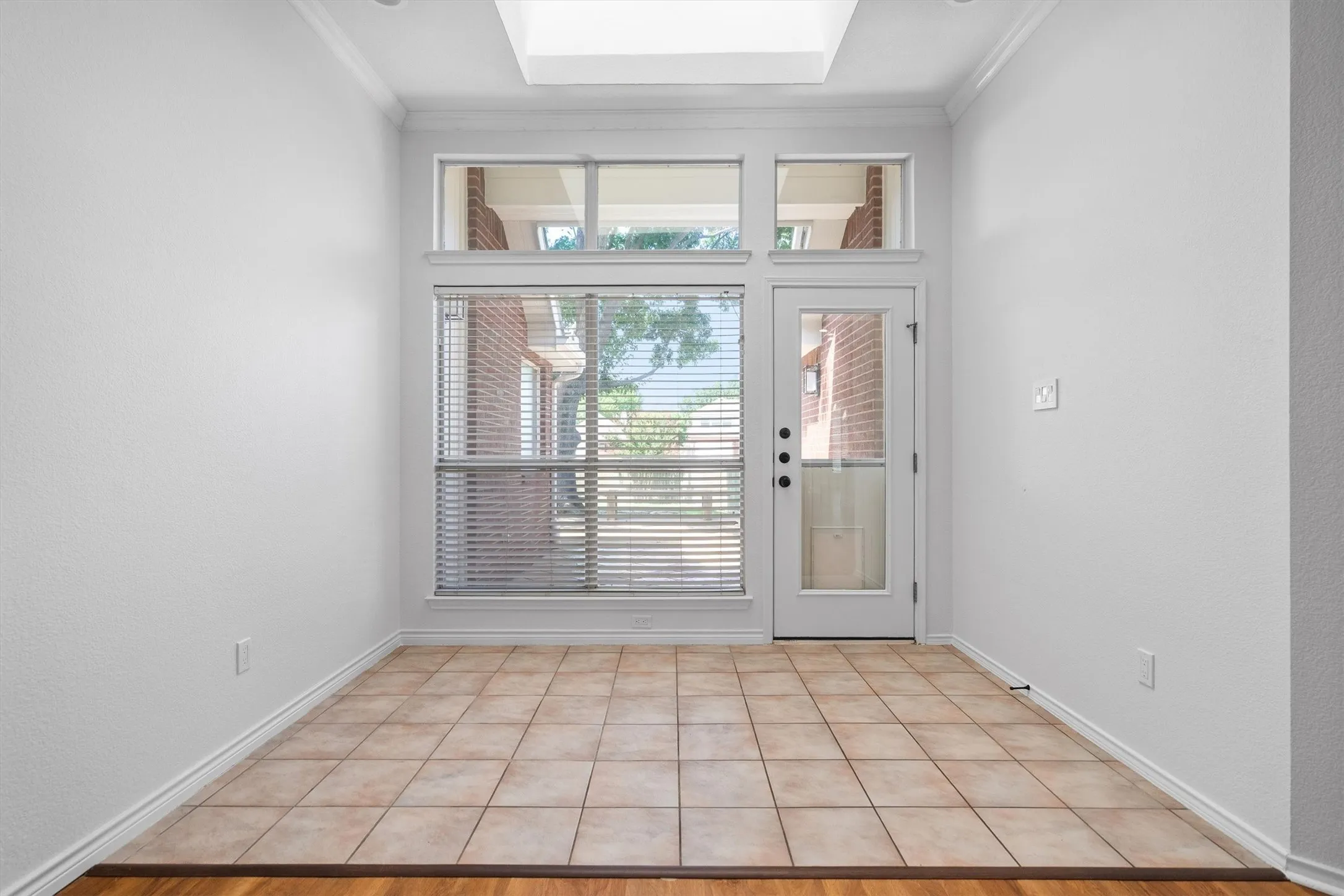 Single Family Residence For Rent in Denton County , 1324 Winnipeg Drive, Lewisville, Texas 75077, 4 Bedroom, 3 Bathroom, 2 Garage spaces, 2,569 Sqft, built in 1996, mls#21339706, Real Estate Agent in Lewisville, Homes For Rent in Denton county, Homes For Rent in Lewisville, Realtor in Lewisville Texas, Real Estate Brokerage Independent Realty Texas, Luminita Cordes Realtor