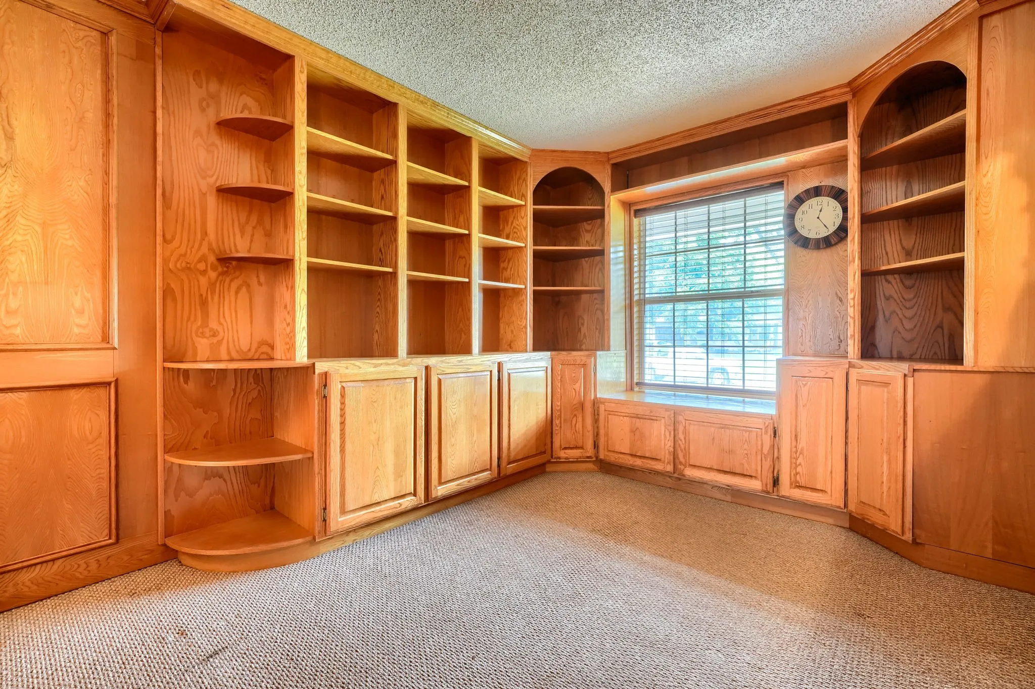 Single Family Residence For Sale in Dallas County , 908 Ashland Drive, Mesquite, Texas 75149, 3 Bedroom, 2 Bathroom, 2 Garage spaces, 1,688 Sqft, built in 1968, mls#21334656, Real Estate Agent in Mesquite, Homes For Sale in Dallas county, Homes For Sale in Mesquite, Realtor in Mesquite Texas, Real Estate Brokerage Independent Realty Texas, Luminita Cordes Realtor