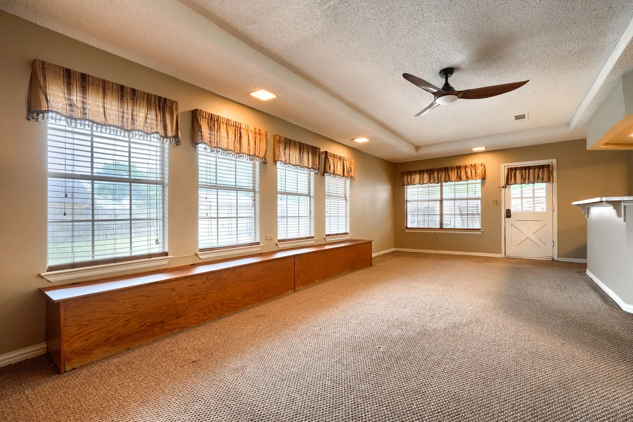 Single Family Residence For Sale in Dallas County , 908 Ashland Drive, Mesquite, Texas 75149, 3 Bedroom, 2 Bathroom, 2 Garage spaces, 1,688 Sqft, built in 1968, mls#21334656, Real Estate Agent in Mesquite, Homes For Sale in Dallas county, Homes For Sale in Mesquite, Realtor in Mesquite Texas, Real Estate Brokerage Independent Realty Texas, Luminita Cordes Realtor