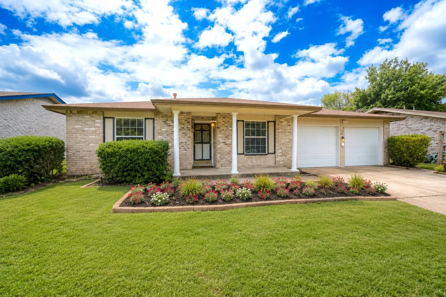 Single Family Residence For Sale in Dallas County , 908 Ashland Drive, Mesquite, Texas 75149, 3 Bedroom, 2 Bathroom, 2 Garage spaces, 1,688 Sqft, built in 1968, mls#21334656, Real Estate Agent in Mesquite, Homes For Sale in Dallas county, Homes For Sale in Mesquite, Realtor in Mesquite Texas, Real Estate Brokerage Independent Realty Texas, Luminita Cordes Realtor