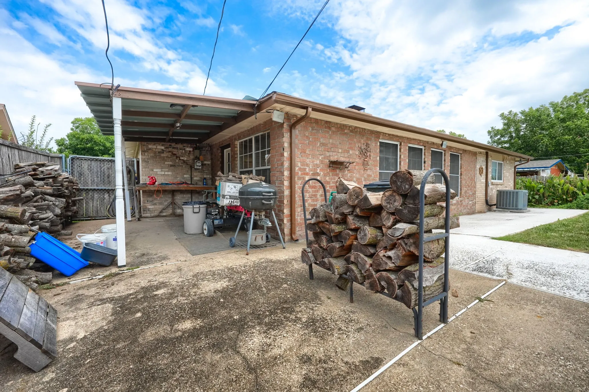 Single Family Residence For Sale in Dallas County , 908 Ashland Drive, Mesquite, Texas 75149, 3 Bedroom, 2 Bathroom, 2 Garage spaces, 1,688 Sqft, built in 1968, mls#21334656, Real Estate Agent in Mesquite, Homes For Sale in Dallas county, Homes For Sale in Mesquite, Realtor in Mesquite Texas, Real Estate Brokerage Independent Realty Texas, Luminita Cordes Realtor