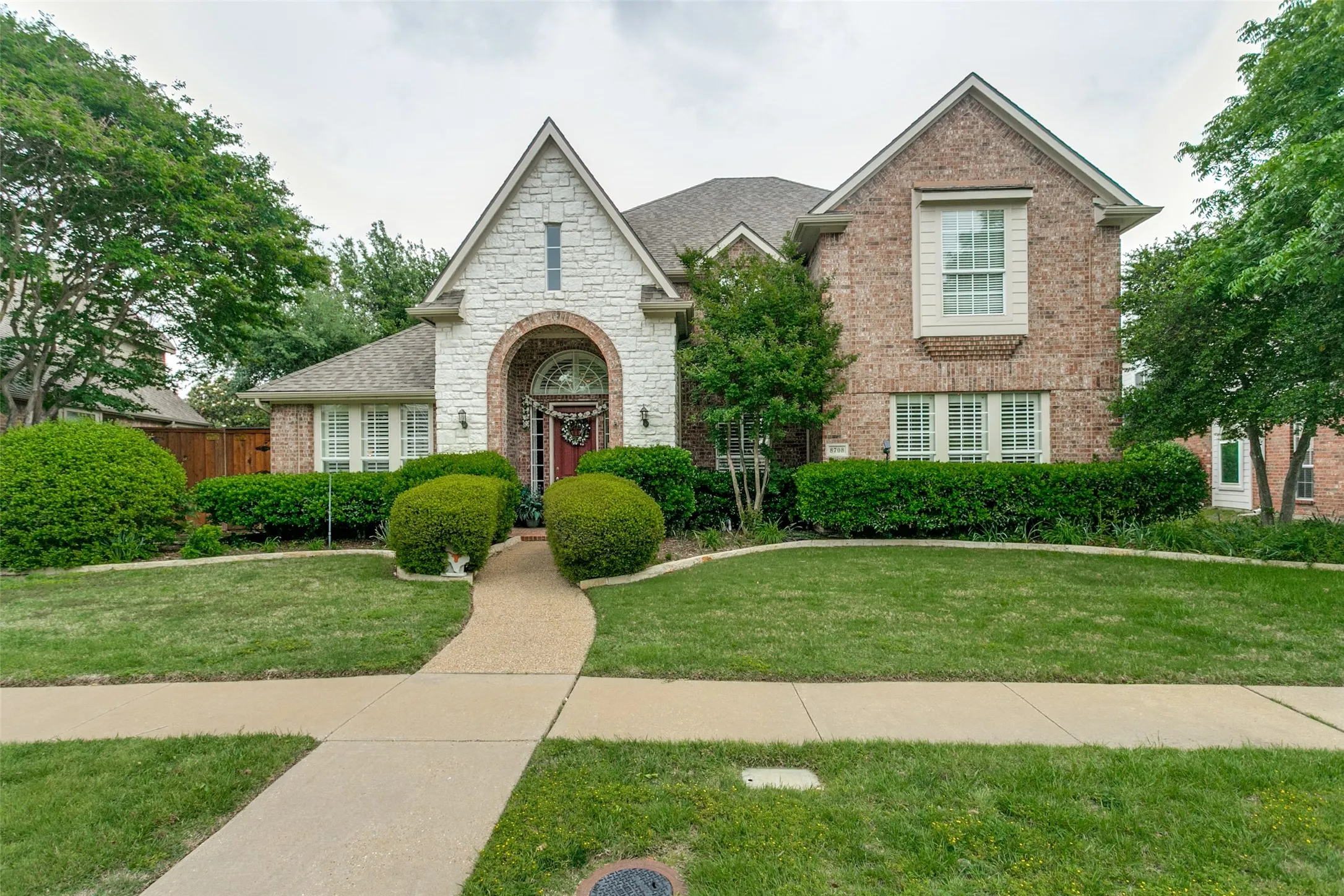 Single Family Residence For Sale in Collin County , 8708 Winter Wood Court, Plano, Texas 75024, 5 Bedroom, 4 Bathroom, 2 Garage spaces, 3,434 Sqft, built in 2000, mls#21341976, Real Estate Agent in Plano, Homes For Sale in Collin county, Homes For Sale in Plano, Realtor in Plano Texas, Real Estate Brokerage Independent Realty Texas, Luminita Cordes Realtor