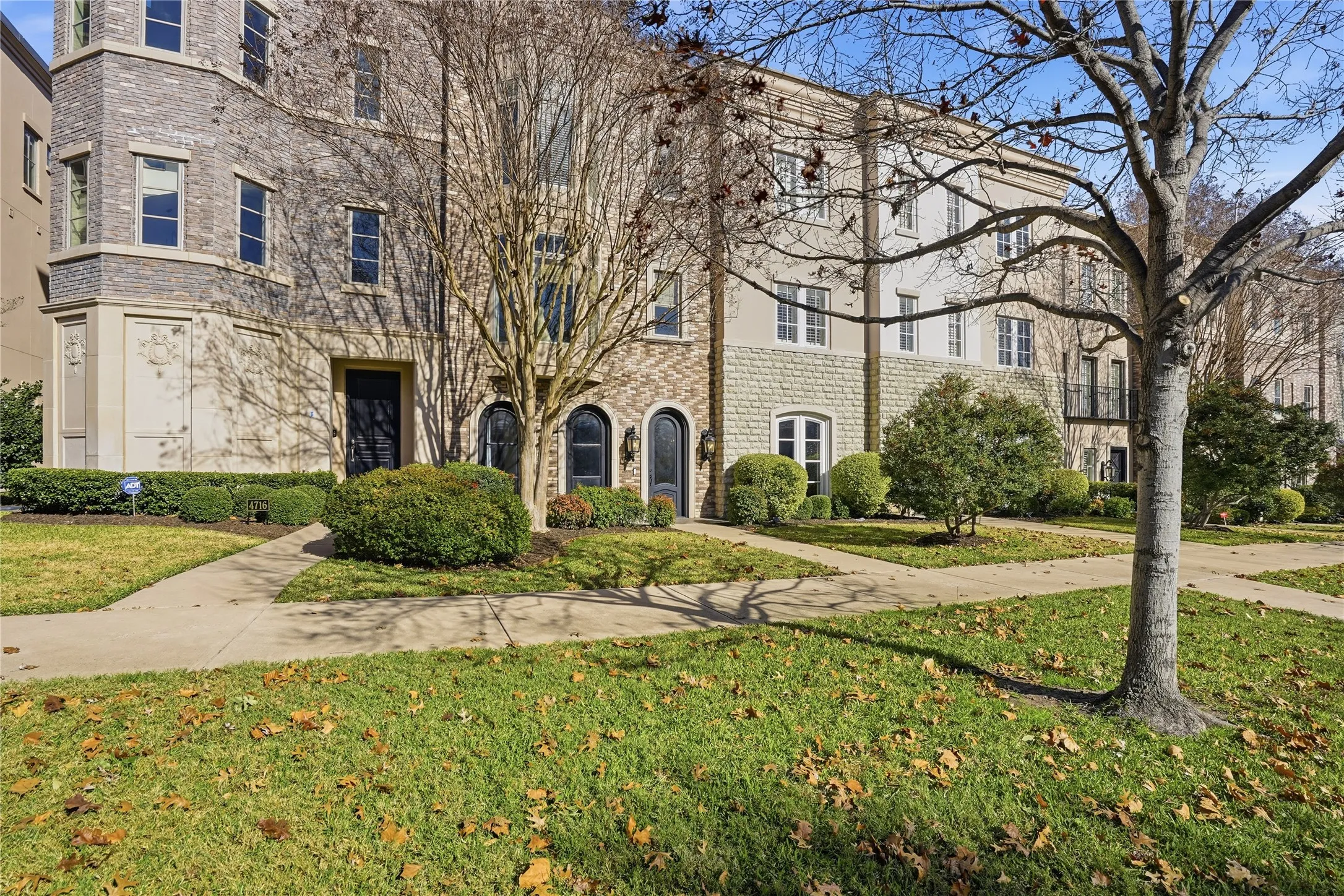 Single Family Residence For Sale in Tarrant County , 4714 Dexter Avenue, Fort Worth, Texas 76107, 3 Bedroom, 3 Bathroom, 2 Garage spaces, 2,980 Sqft, built in 2006, mls#21333587, Real Estate Agent in Fort Worth, Homes For Sale in Tarrant county, Homes For Sale in Fort Worth, Realtor in Fort Worth Texas, Real Estate Brokerage Independent Realty Texas, Luminita Cordes Realtor