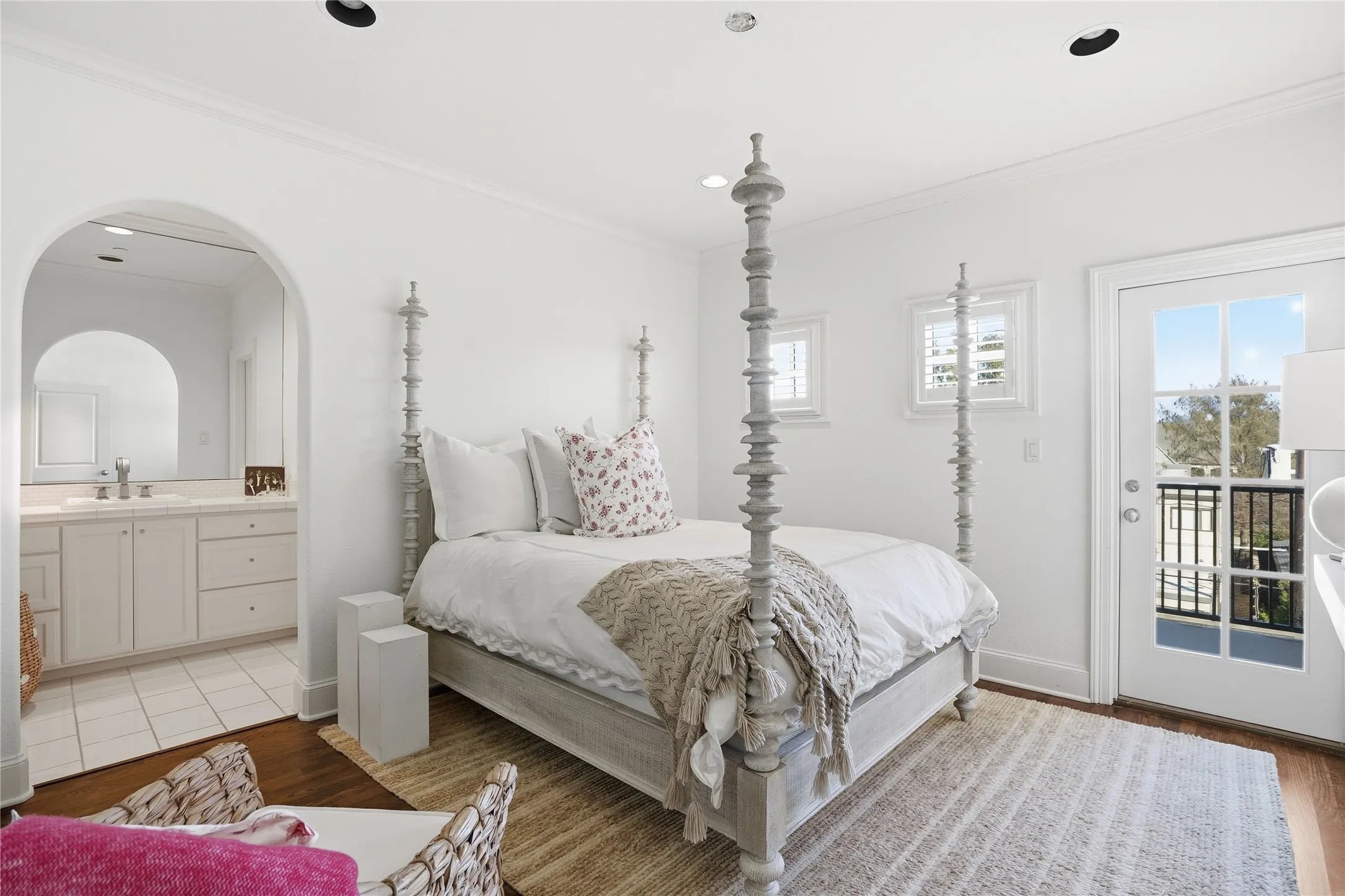 Single Family Residence For Sale in Tarrant County , 4714 Dexter Avenue, Fort Worth, Texas 76107, 3 Bedroom, 3 Bathroom, 2 Garage spaces, 2,980 Sqft, built in 2006, mls#21333587, Real Estate Agent in Fort Worth, Homes For Sale in Tarrant county, Homes For Sale in Fort Worth, Realtor in Fort Worth Texas, Real Estate Brokerage Independent Realty Texas, Luminita Cordes Realtor