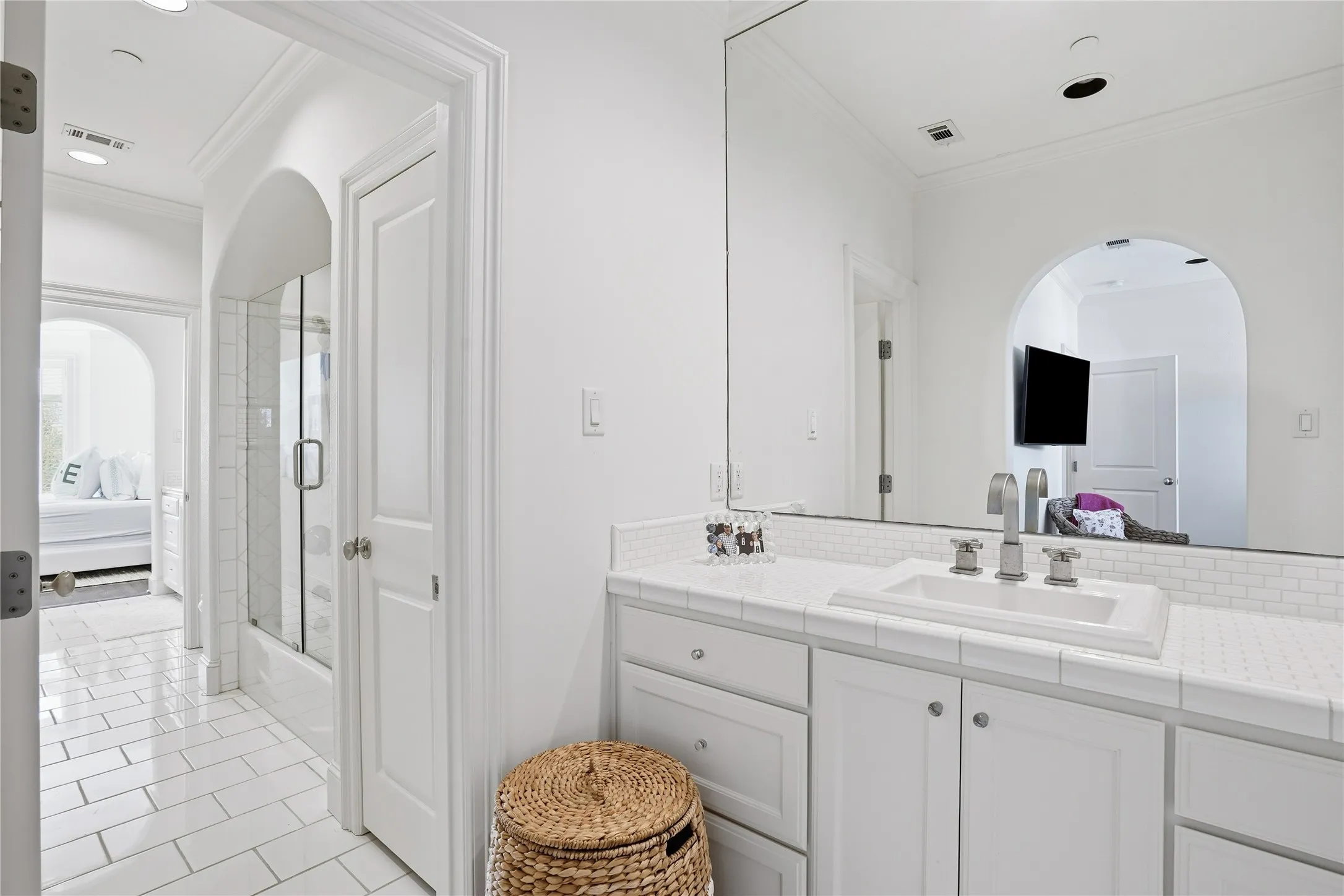 Single Family Residence For Sale in Tarrant County , 4714 Dexter Avenue, Fort Worth, Texas 76107, 3 Bedroom, 3 Bathroom, 2 Garage spaces, 2,980 Sqft, built in 2006, mls#21333587, Real Estate Agent in Fort Worth, Homes For Sale in Tarrant county, Homes For Sale in Fort Worth, Realtor in Fort Worth Texas, Real Estate Brokerage Independent Realty Texas, Luminita Cordes Realtor