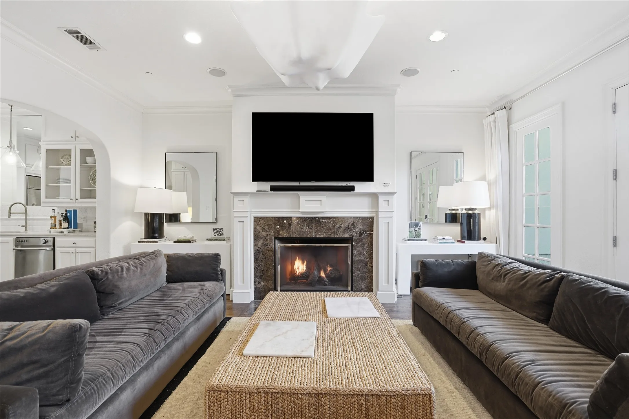 Single Family Residence For Sale in Tarrant County , 4714 Dexter Avenue, Fort Worth, Texas 76107, 3 Bedroom, 3 Bathroom, 2 Garage spaces, 2,980 Sqft, built in 2006, mls#21333587, Real Estate Agent in Fort Worth, Homes For Sale in Tarrant county, Homes For Sale in Fort Worth, Realtor in Fort Worth Texas, Real Estate Brokerage Independent Realty Texas, Luminita Cordes Realtor