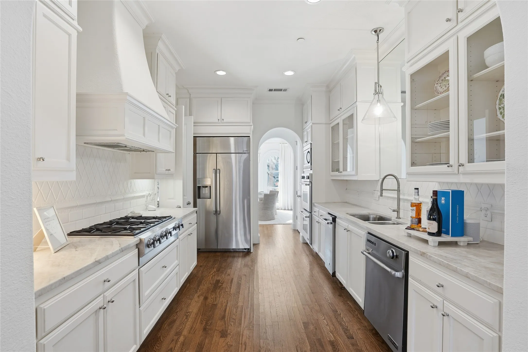 Single Family Residence For Sale in Tarrant County , 4714 Dexter Avenue, Fort Worth, Texas 76107, 3 Bedroom, 3 Bathroom, 2 Garage spaces, 2,980 Sqft, built in 2006, mls#21333587, Real Estate Agent in Fort Worth, Homes For Sale in Tarrant county, Homes For Sale in Fort Worth, Realtor in Fort Worth Texas, Real Estate Brokerage Independent Realty Texas, Luminita Cordes Realtor