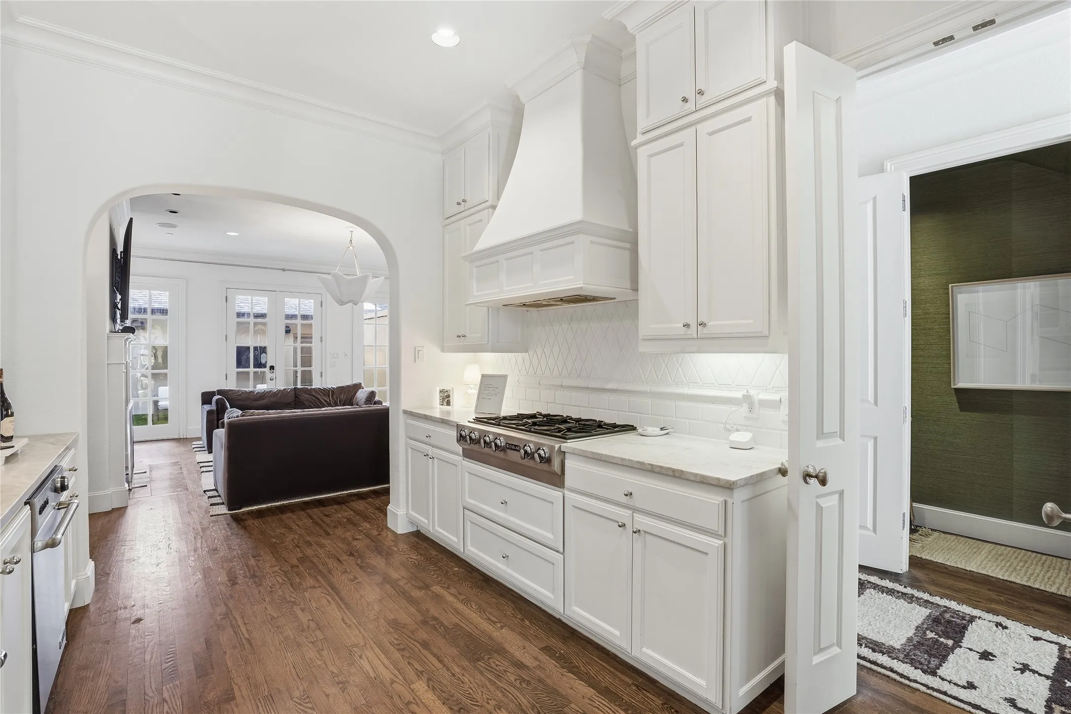 Single Family Residence For Sale in Tarrant County , 4714 Dexter Avenue, Fort Worth, Texas 76107, 3 Bedroom, 3 Bathroom, 2 Garage spaces, 2,980 Sqft, built in 2006, mls#21333587, Real Estate Agent in Fort Worth, Homes For Sale in Tarrant county, Homes For Sale in Fort Worth, Realtor in Fort Worth Texas, Real Estate Brokerage Independent Realty Texas, Luminita Cordes Realtor