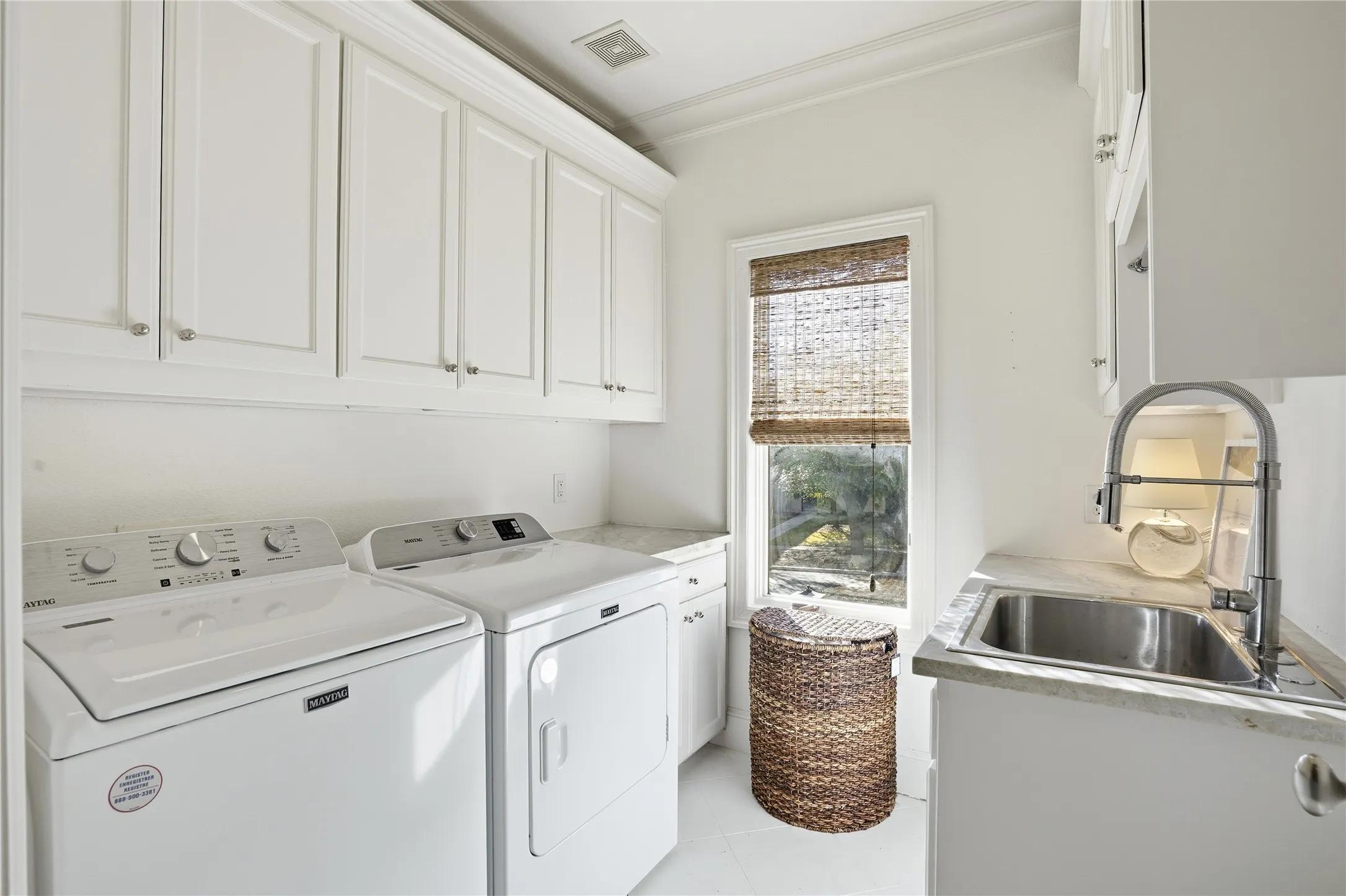 Single Family Residence For Sale in Tarrant County , 4714 Dexter Avenue, Fort Worth, Texas 76107, 3 Bedroom, 3 Bathroom, 2 Garage spaces, 2,980 Sqft, built in 2006, mls#21333587, Real Estate Agent in Fort Worth, Homes For Sale in Tarrant county, Homes For Sale in Fort Worth, Realtor in Fort Worth Texas, Real Estate Brokerage Independent Realty Texas, Luminita Cordes Realtor