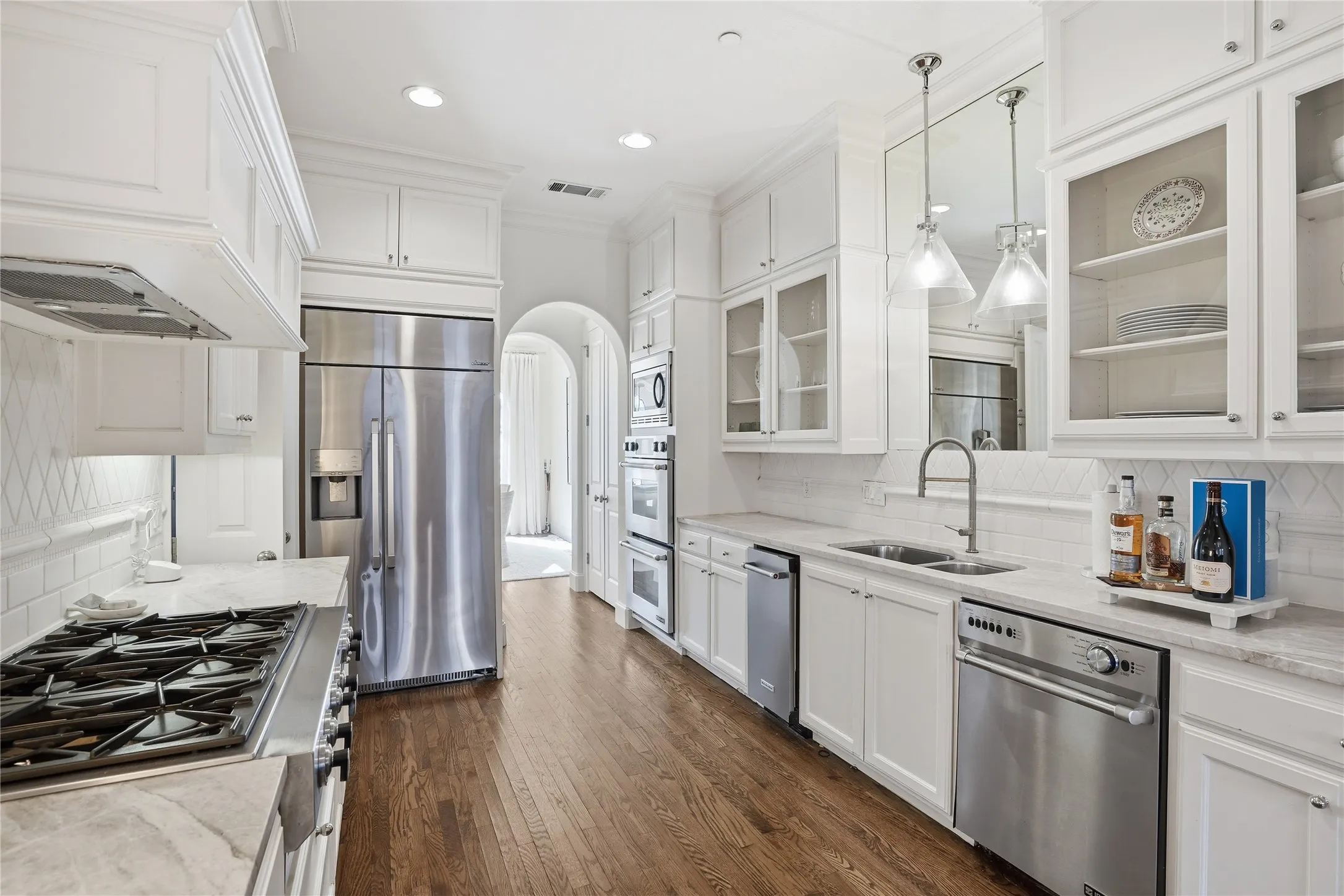 Single Family Residence For Sale in Tarrant County , 4714 Dexter Avenue, Fort Worth, Texas 76107, 3 Bedroom, 3 Bathroom, 2 Garage spaces, 2,980 Sqft, built in 2006, mls#21333587, Real Estate Agent in Fort Worth, Homes For Sale in Tarrant county, Homes For Sale in Fort Worth, Realtor in Fort Worth Texas, Real Estate Brokerage Independent Realty Texas, Luminita Cordes Realtor