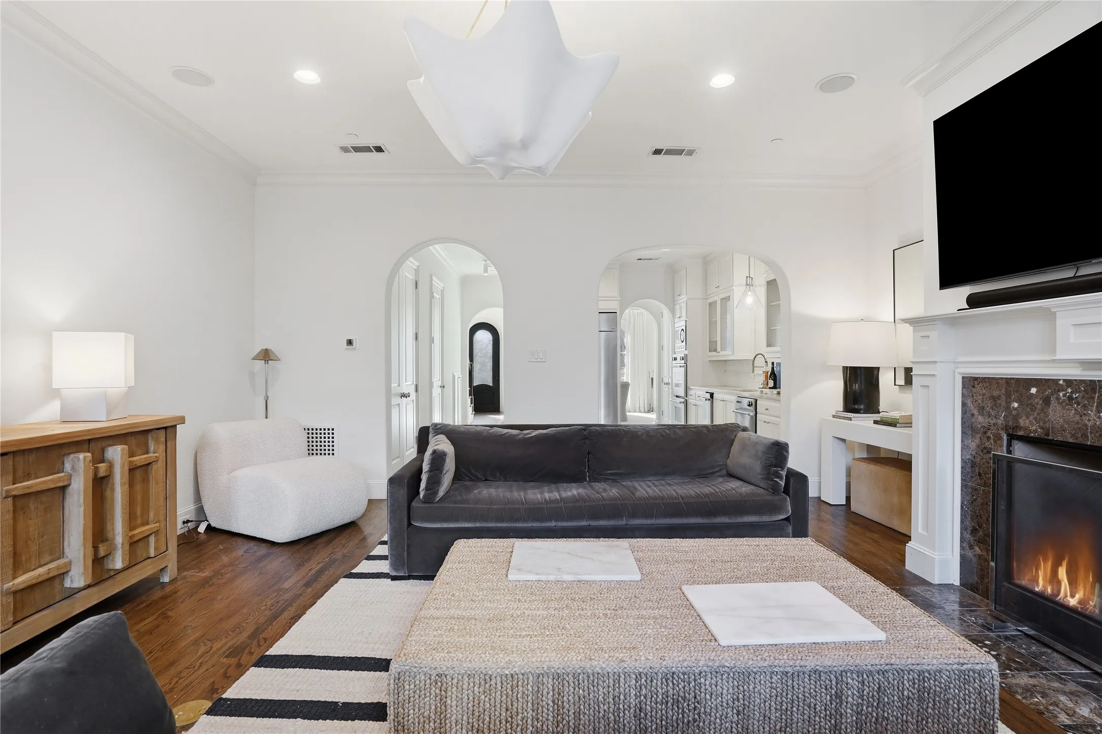 Single Family Residence For Sale in Tarrant County , 4714 Dexter Avenue, Fort Worth, Texas 76107, 3 Bedroom, 3 Bathroom, 2 Garage spaces, 2,980 Sqft, built in 2006, mls#21333587, Real Estate Agent in Fort Worth, Homes For Sale in Tarrant county, Homes For Sale in Fort Worth, Realtor in Fort Worth Texas, Real Estate Brokerage Independent Realty Texas, Luminita Cordes Realtor