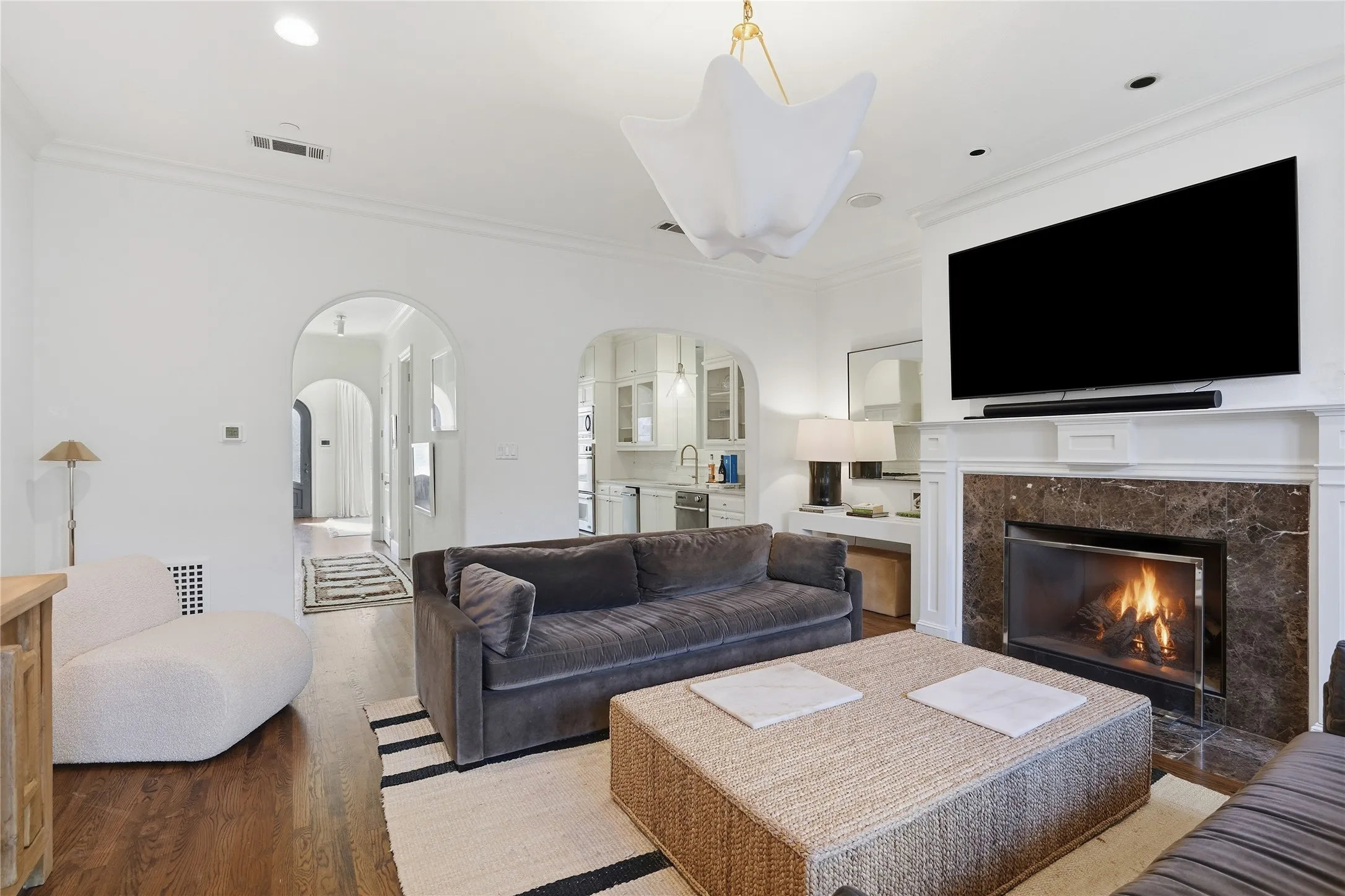 Single Family Residence For Sale in Tarrant County , 4714 Dexter Avenue, Fort Worth, Texas 76107, 3 Bedroom, 3 Bathroom, 2 Garage spaces, 2,980 Sqft, built in 2006, mls#21333587, Real Estate Agent in Fort Worth, Homes For Sale in Tarrant county, Homes For Sale in Fort Worth, Realtor in Fort Worth Texas, Real Estate Brokerage Independent Realty Texas, Luminita Cordes Realtor