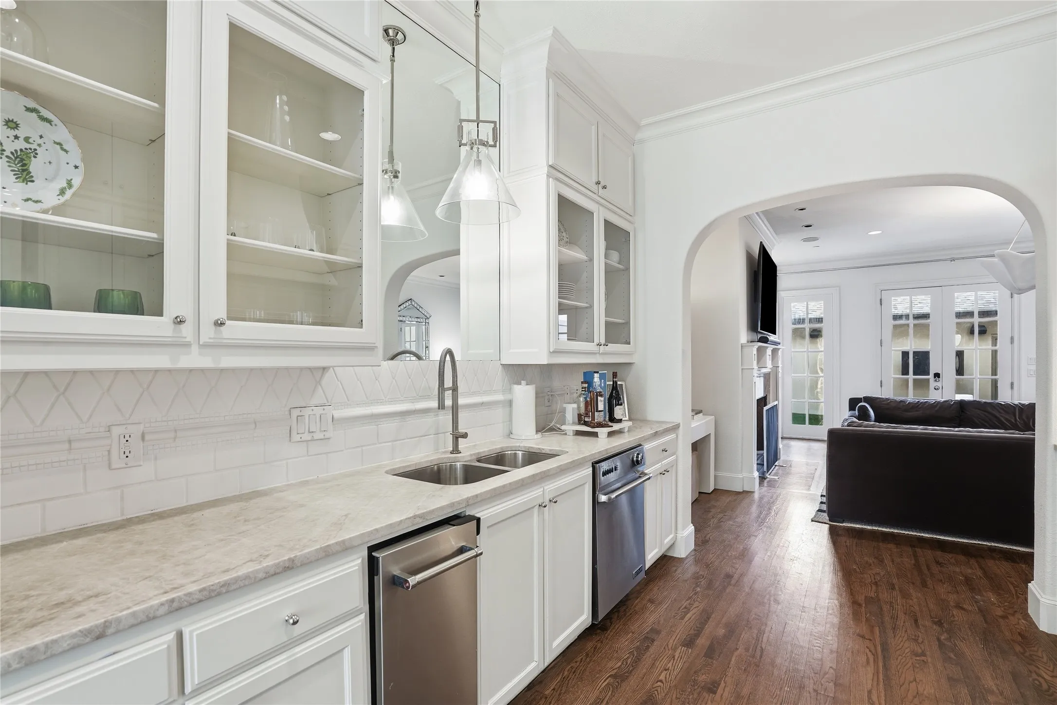Single Family Residence For Sale in Tarrant County , 4714 Dexter Avenue, Fort Worth, Texas 76107, 3 Bedroom, 3 Bathroom, 2 Garage spaces, 2,980 Sqft, built in 2006, mls#21333587, Real Estate Agent in Fort Worth, Homes For Sale in Tarrant county, Homes For Sale in Fort Worth, Realtor in Fort Worth Texas, Real Estate Brokerage Independent Realty Texas, Luminita Cordes Realtor