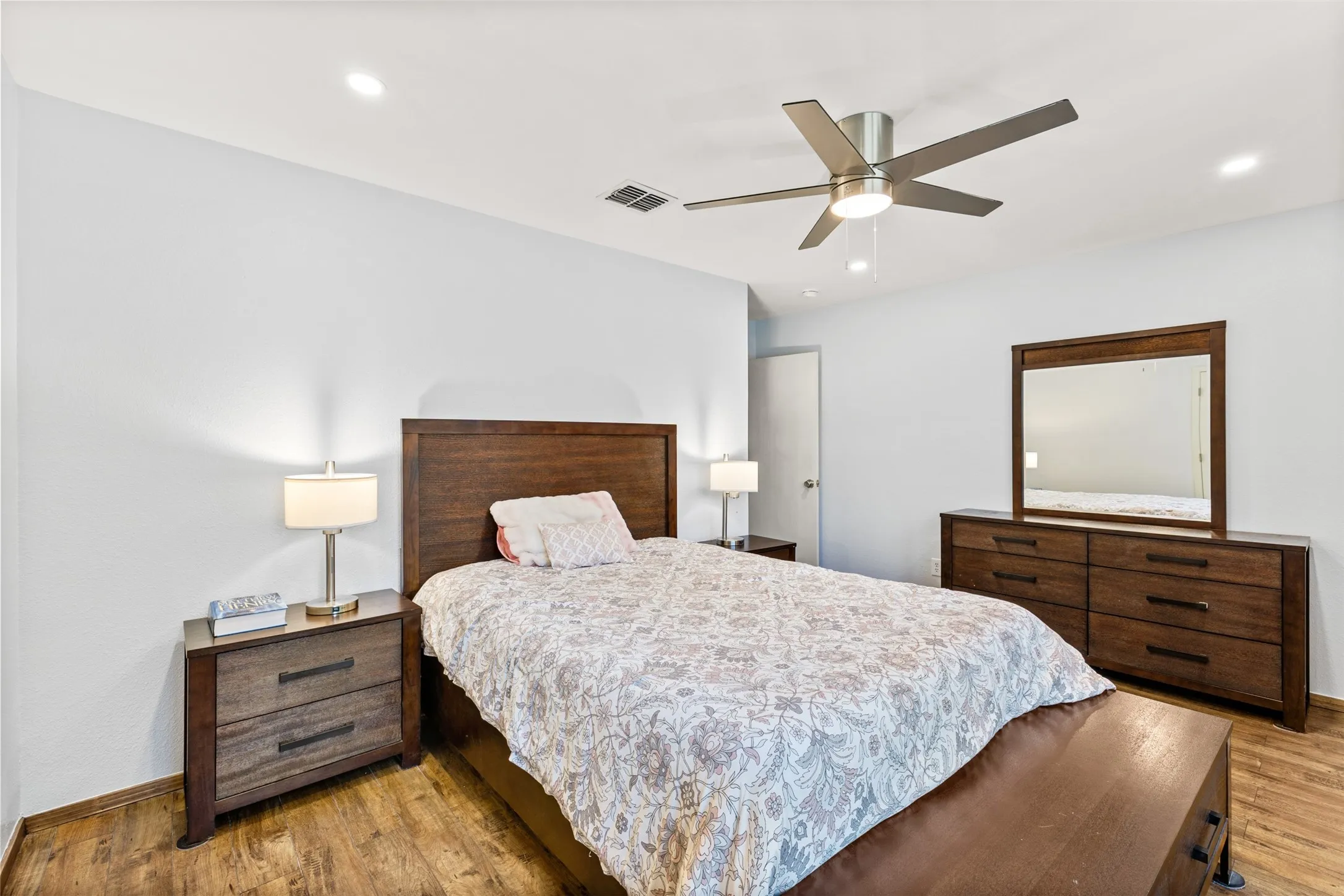 Single Family Residence For Sale in Collin County , 2924 Jamestown Drive, Wylie, Texas 75098, 4 Bedroom, 3 Bathroom, 2 Garage spaces, 2,785 Sqft, built in 2003, mls#21340858, Real Estate Agent in Wylie, Homes For Sale in Collin county, Homes For Sale in Wylie, Realtor in Wylie Texas, Real Estate Brokerage Independent Realty Texas, Luminita Cordes Realtor