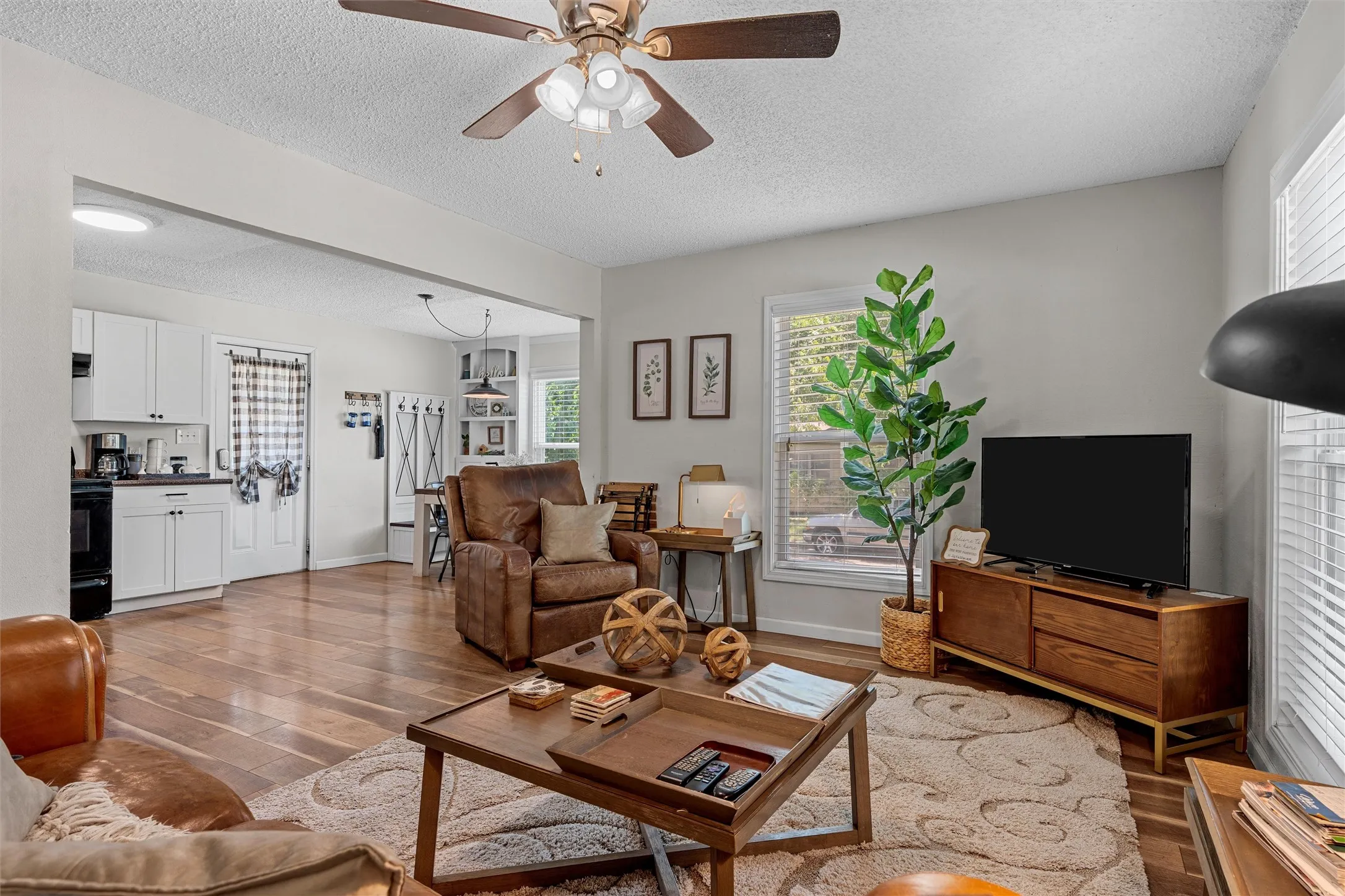 Single Family Residence For Sale in Mc Lennan County , 2701 Herring Avenue, Waco, Texas 76708, 3 Bedroom, 1 Bathroom, 1 Garage spaces, 1,082 Sqft, built in 1949, mls#21340692, Real Estate Agent in Waco, Homes For Sale in Mc Lennan county, Homes For Sale in Waco, Realtor in Waco Texas, Real Estate Brokerage Independent Realty Texas, Luminita Cordes Realtor