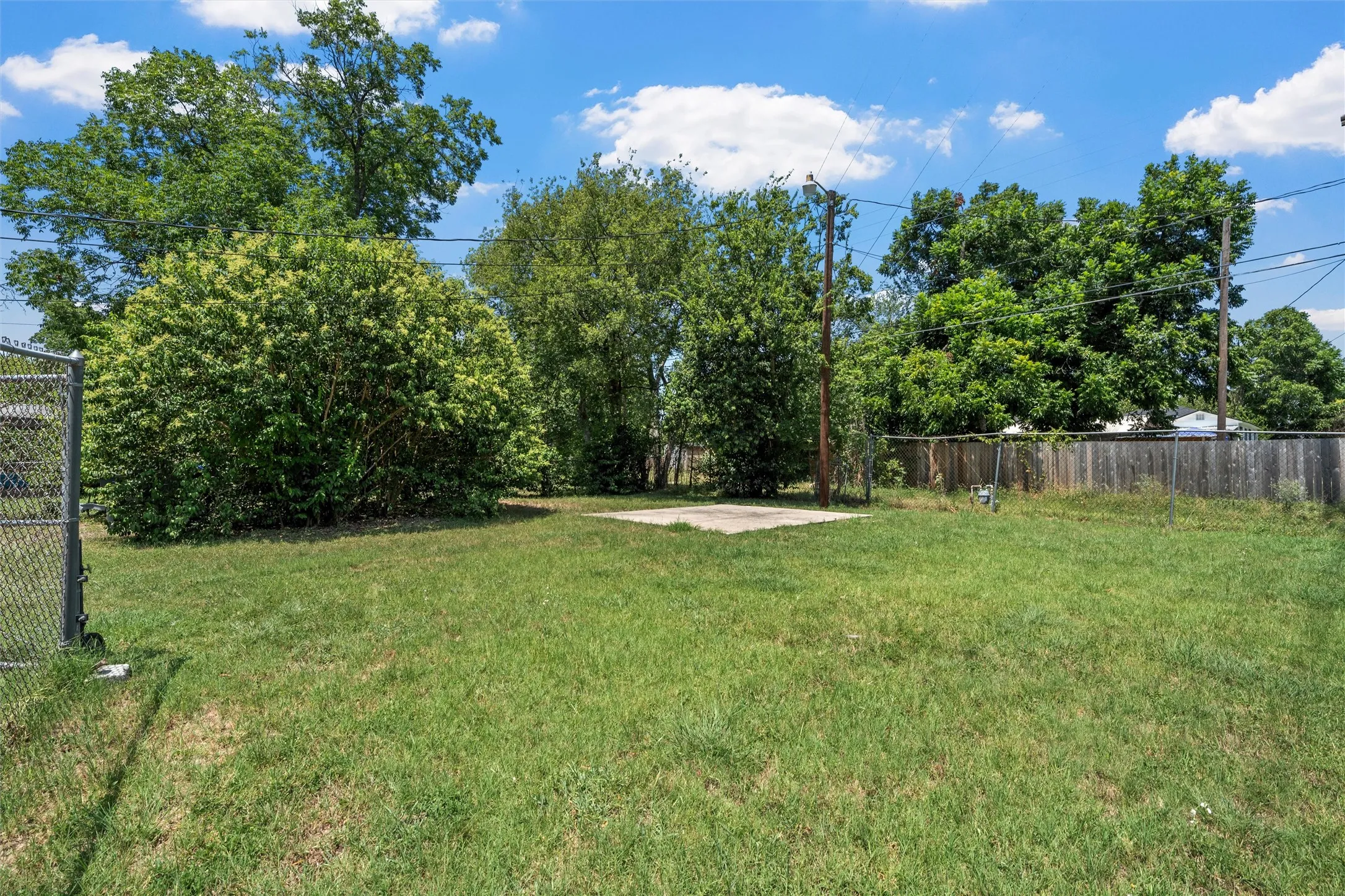 Single Family Residence For Sale in Mc Lennan County , 2701 Herring Avenue, Waco, Texas 76708, 3 Bedroom, 1 Bathroom, 1 Garage spaces, 1,082 Sqft, built in 1949, mls#21340692, Real Estate Agent in Waco, Homes For Sale in Mc Lennan county, Homes For Sale in Waco, Realtor in Waco Texas, Real Estate Brokerage Independent Realty Texas, Luminita Cordes Realtor