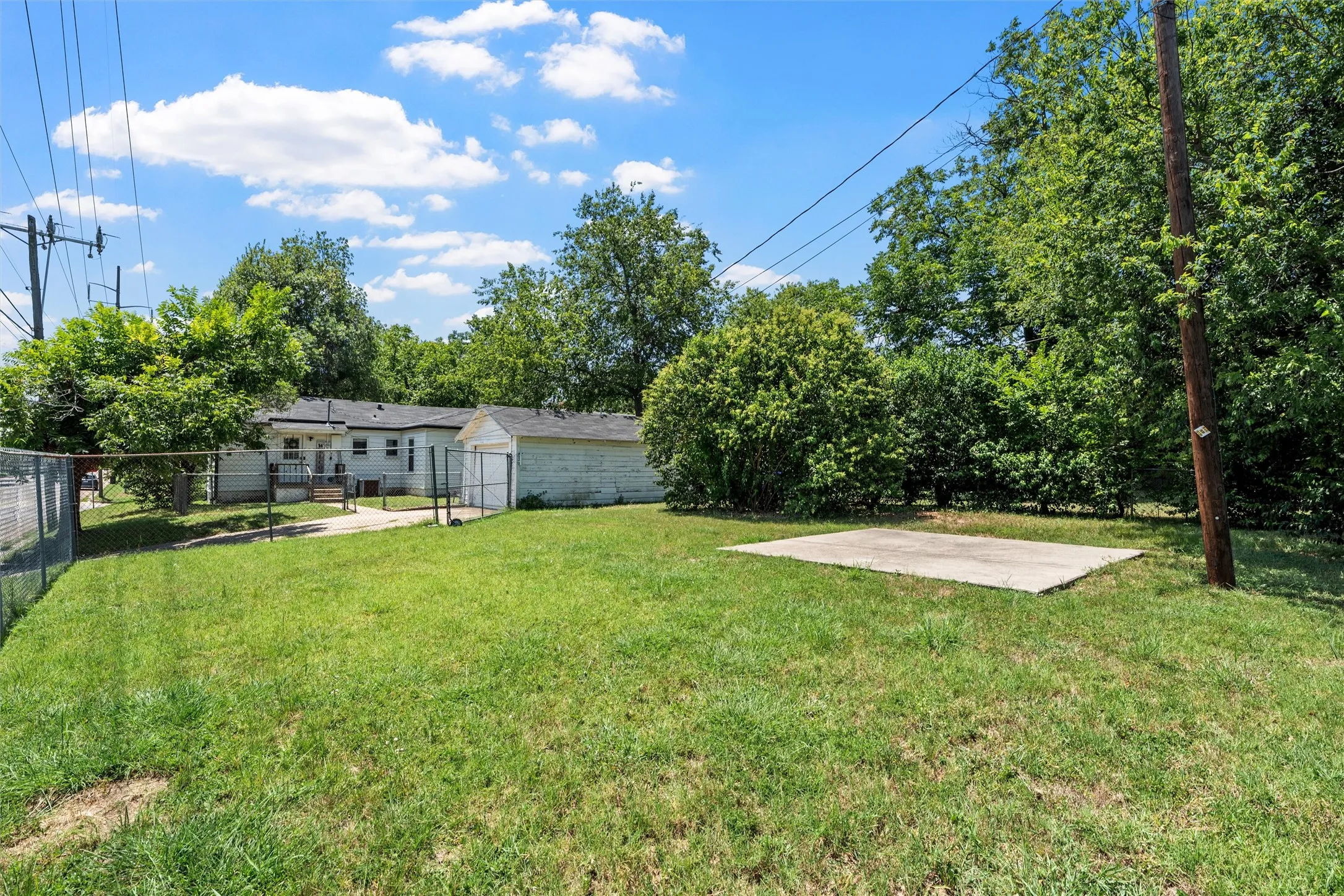 Single Family Residence For Sale in Mc Lennan County , 2701 Herring Avenue, Waco, Texas 76708, 3 Bedroom, 1 Bathroom, 1 Garage spaces, 1,082 Sqft, built in 1949, mls#21340692, Real Estate Agent in Waco, Homes For Sale in Mc Lennan county, Homes For Sale in Waco, Realtor in Waco Texas, Real Estate Brokerage Independent Realty Texas, Luminita Cordes Realtor