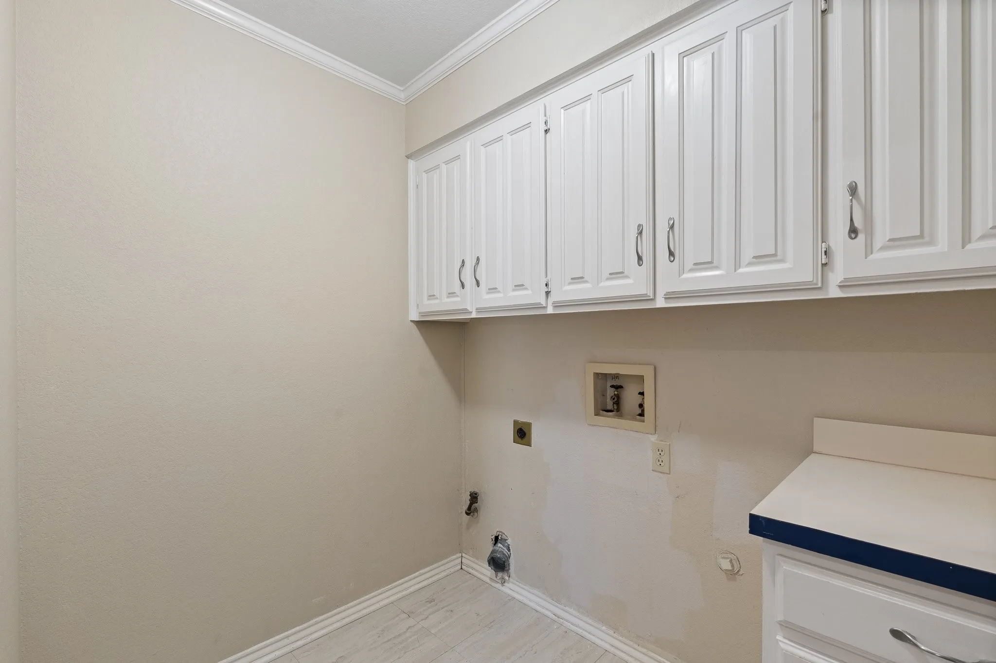 Single Family Residence For Sale in Tarrant County , 1208 Oriental Avenue, Arlington, Texas 76011, 3 Bedroom, 2 Bathroom, 2 Garage spaces, 1,937 Sqft, built in 1986, mls#21335494, Real Estate Agent in Arlington, Homes For Sale in Tarrant county, Homes For Sale in Arlington, Realtor in Arlington Texas, Real Estate Brokerage Independent Realty Texas, Luminita Cordes Realtor