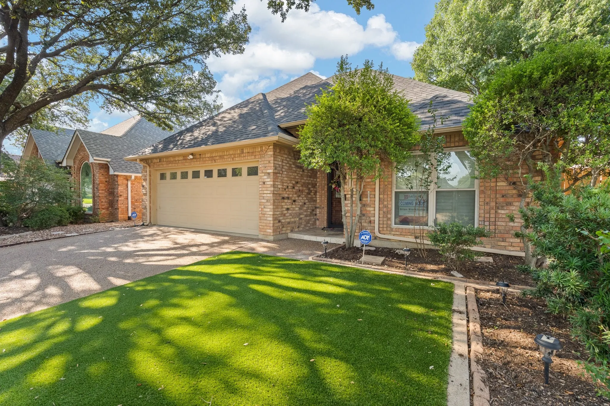 Single Family Residence For Sale in Tarrant County , 1208 Oriental Avenue, Arlington, Texas 76011, 3 Bedroom, 2 Bathroom, 2 Garage spaces, 1,937 Sqft, built in 1986, mls#21335494, Real Estate Agent in Arlington, Homes For Sale in Tarrant county, Homes For Sale in Arlington, Realtor in Arlington Texas, Real Estate Brokerage Independent Realty Texas, Luminita Cordes Realtor