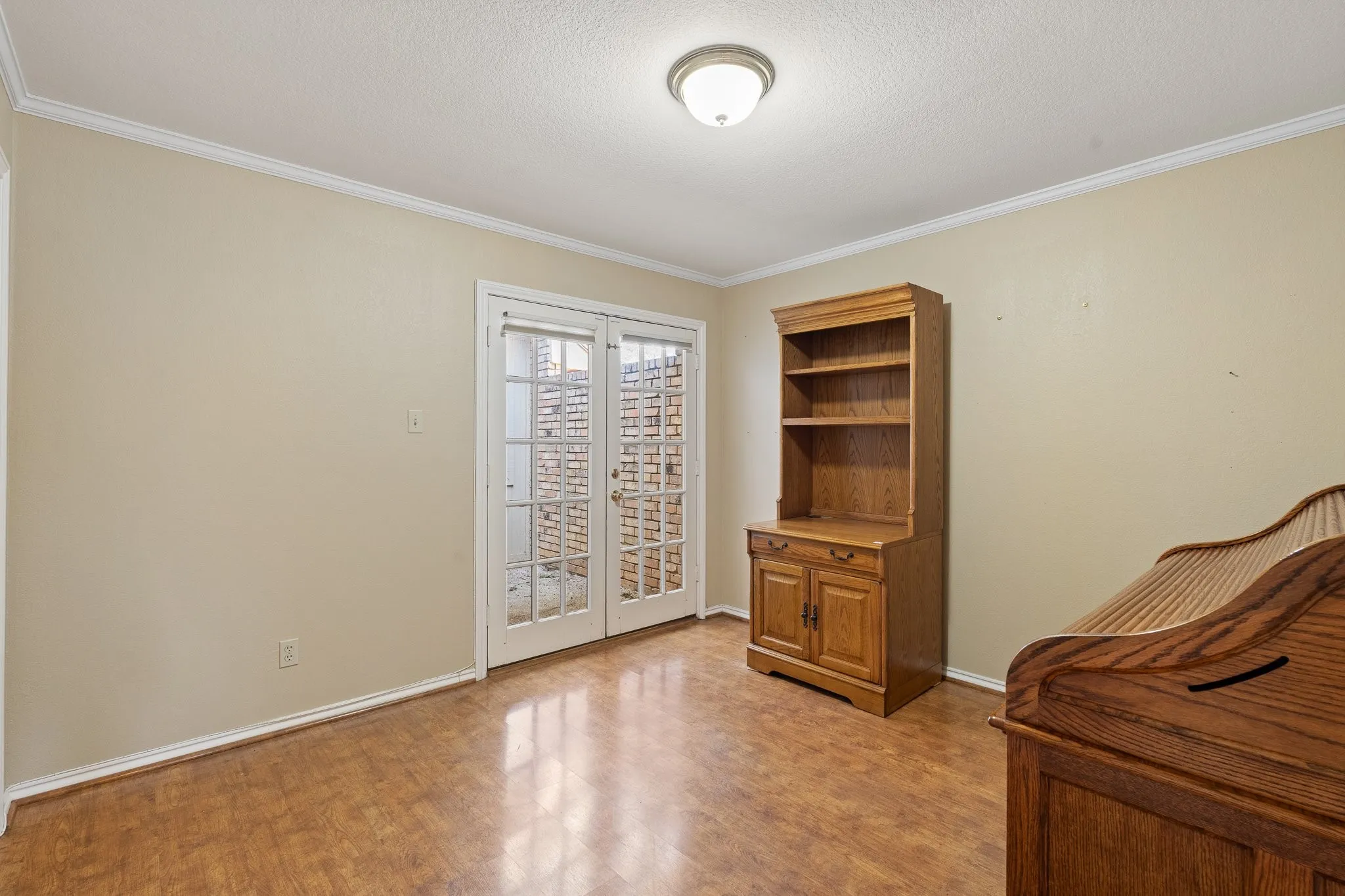 Single Family Residence For Sale in Tarrant County , 1208 Oriental Avenue, Arlington, Texas 76011, 3 Bedroom, 2 Bathroom, 2 Garage spaces, 1,937 Sqft, built in 1986, mls#21335494, Real Estate Agent in Arlington, Homes For Sale in Tarrant county, Homes For Sale in Arlington, Realtor in Arlington Texas, Real Estate Brokerage Independent Realty Texas, Luminita Cordes Realtor