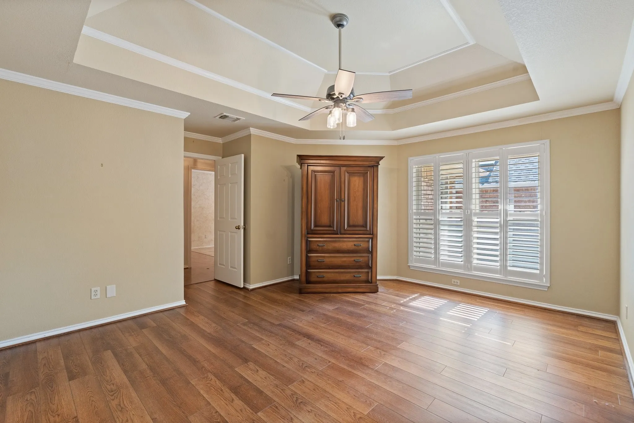 Single Family Residence For Sale in Tarrant County , 1208 Oriental Avenue, Arlington, Texas 76011, 3 Bedroom, 2 Bathroom, 2 Garage spaces, 1,937 Sqft, built in 1986, mls#21335494, Real Estate Agent in Arlington, Homes For Sale in Tarrant county, Homes For Sale in Arlington, Realtor in Arlington Texas, Real Estate Brokerage Independent Realty Texas, Luminita Cordes Realtor