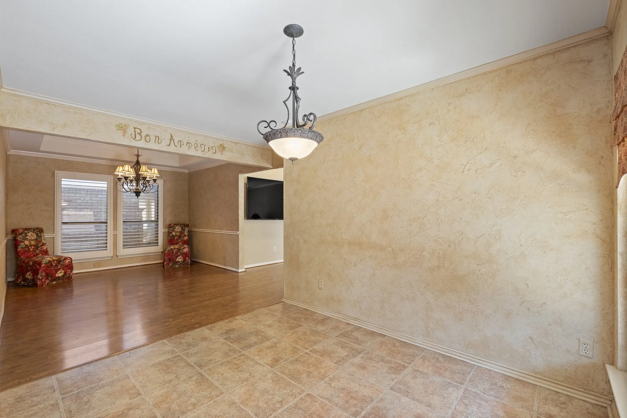 Single Family Residence For Sale in Tarrant County , 1208 Oriental Avenue, Arlington, Texas 76011, 3 Bedroom, 2 Bathroom, 2 Garage spaces, 1,937 Sqft, built in 1986, mls#21335494, Real Estate Agent in Arlington, Homes For Sale in Tarrant county, Homes For Sale in Arlington, Realtor in Arlington Texas, Real Estate Brokerage Independent Realty Texas, Luminita Cordes Realtor
