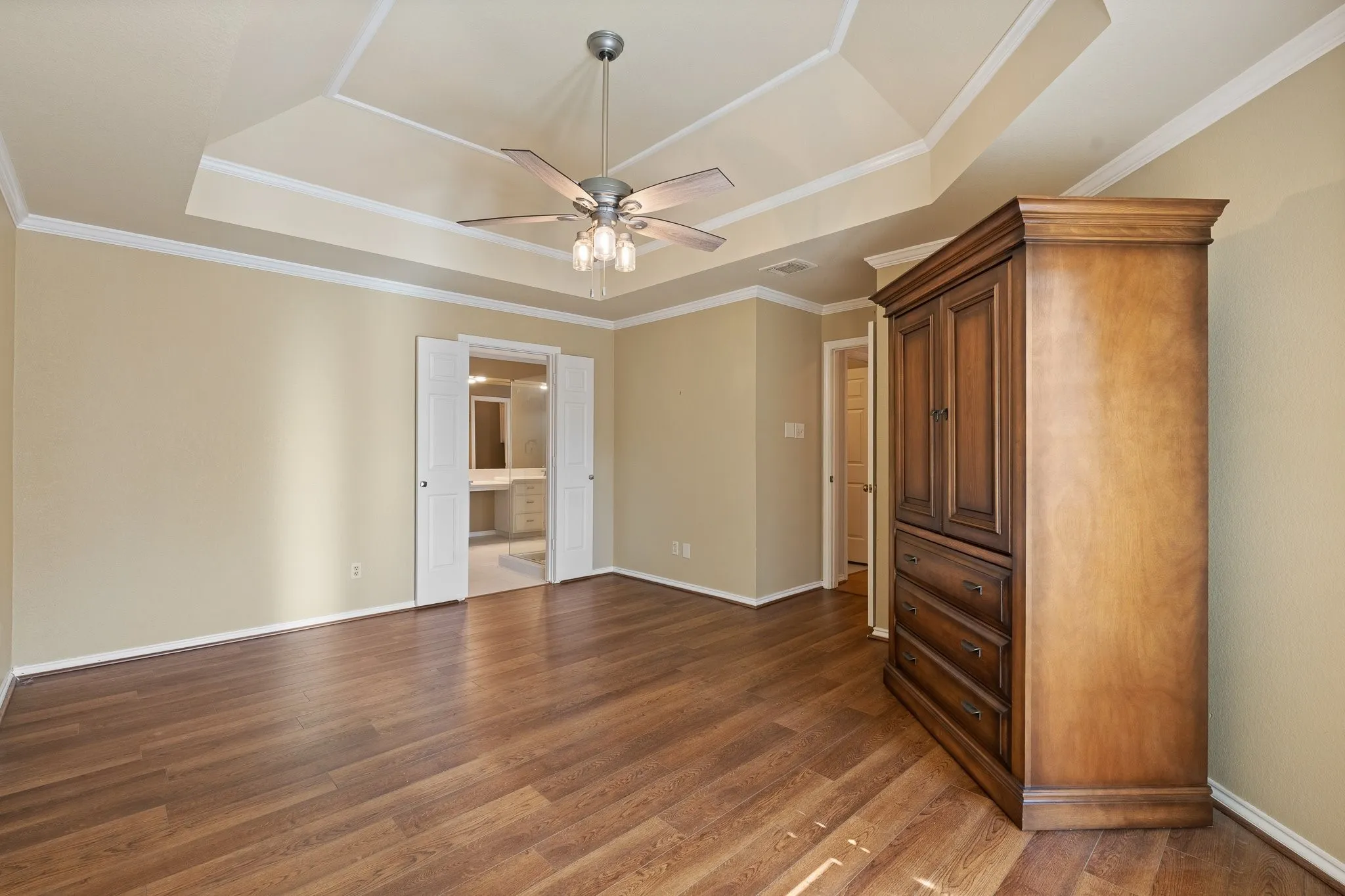 Single Family Residence For Sale in Tarrant County , 1208 Oriental Avenue, Arlington, Texas 76011, 3 Bedroom, 2 Bathroom, 2 Garage spaces, 1,937 Sqft, built in 1986, mls#21335494, Real Estate Agent in Arlington, Homes For Sale in Tarrant county, Homes For Sale in Arlington, Realtor in Arlington Texas, Real Estate Brokerage Independent Realty Texas, Luminita Cordes Realtor