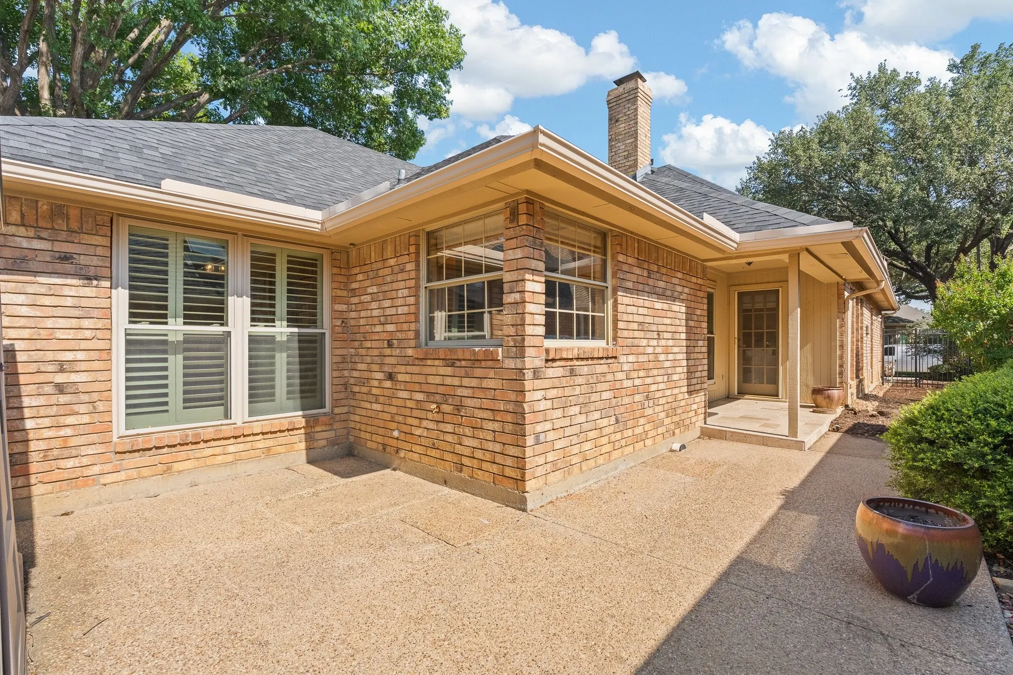 Single Family Residence For Sale in Tarrant County , 1208 Oriental Avenue, Arlington, Texas 76011, 3 Bedroom, 2 Bathroom, 2 Garage spaces, 1,937 Sqft, built in 1986, mls#21335494, Real Estate Agent in Arlington, Homes For Sale in Tarrant county, Homes For Sale in Arlington, Realtor in Arlington Texas, Real Estate Brokerage Independent Realty Texas, Luminita Cordes Realtor