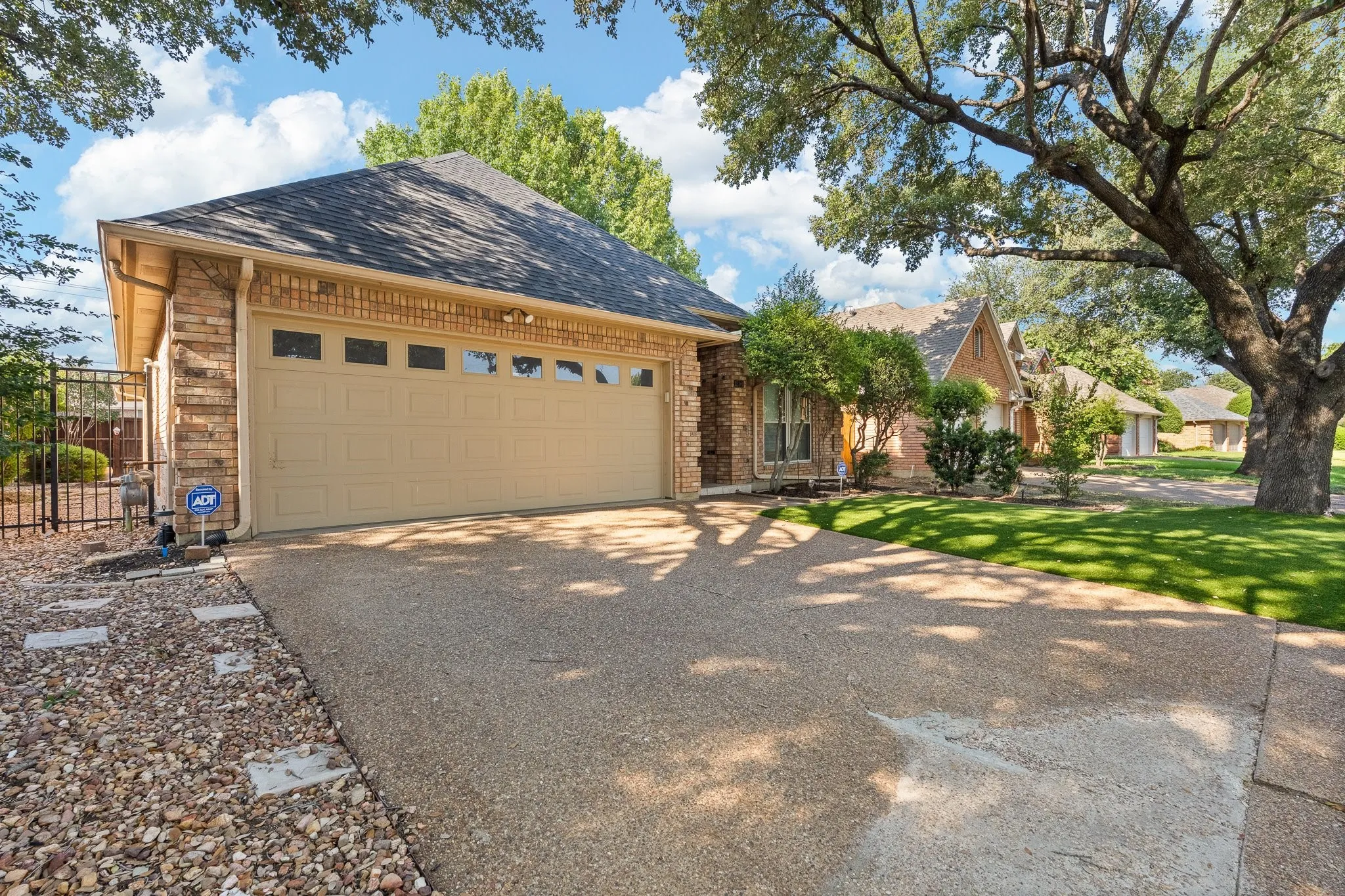Single Family Residence For Sale in Tarrant County , 1208 Oriental Avenue, Arlington, Texas 76011, 3 Bedroom, 2 Bathroom, 2 Garage spaces, 1,937 Sqft, built in 1986, mls#21335494, Real Estate Agent in Arlington, Homes For Sale in Tarrant county, Homes For Sale in Arlington, Realtor in Arlington Texas, Real Estate Brokerage Independent Realty Texas, Luminita Cordes Realtor