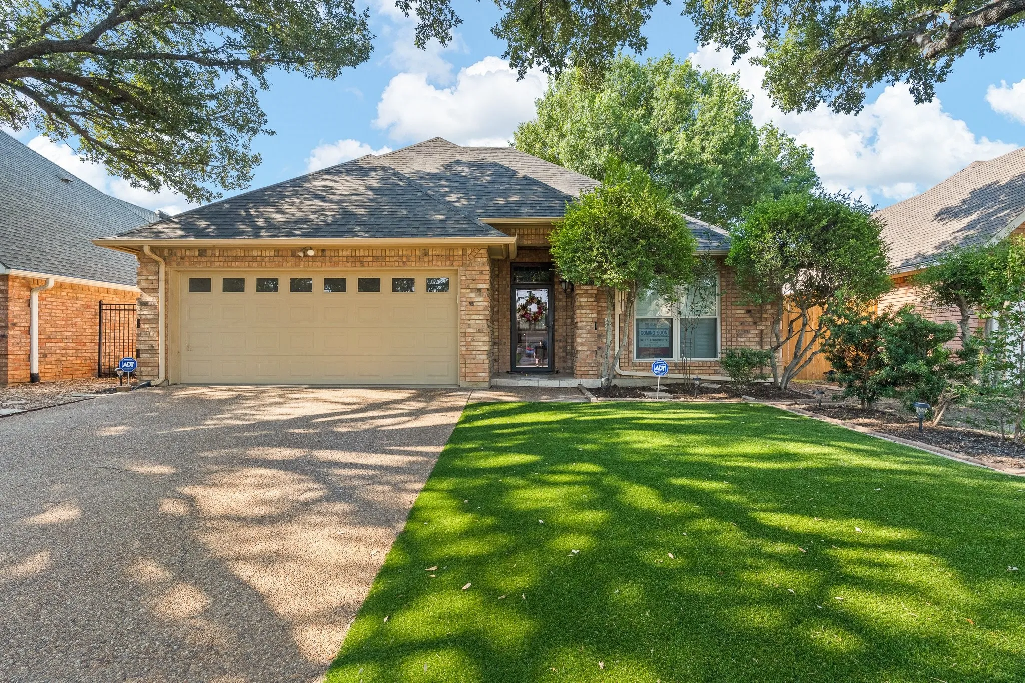 Single Family Residence For Sale in Tarrant County , 1208 Oriental Avenue, Arlington, Texas 76011, 3 Bedroom, 2 Bathroom, 2 Garage spaces, 1,937 Sqft, built in 1986, mls#21335494, Real Estate Agent in Arlington, Homes For Sale in Tarrant county, Homes For Sale in Arlington, Realtor in Arlington Texas, Real Estate Brokerage Independent Realty Texas, Luminita Cordes Realtor