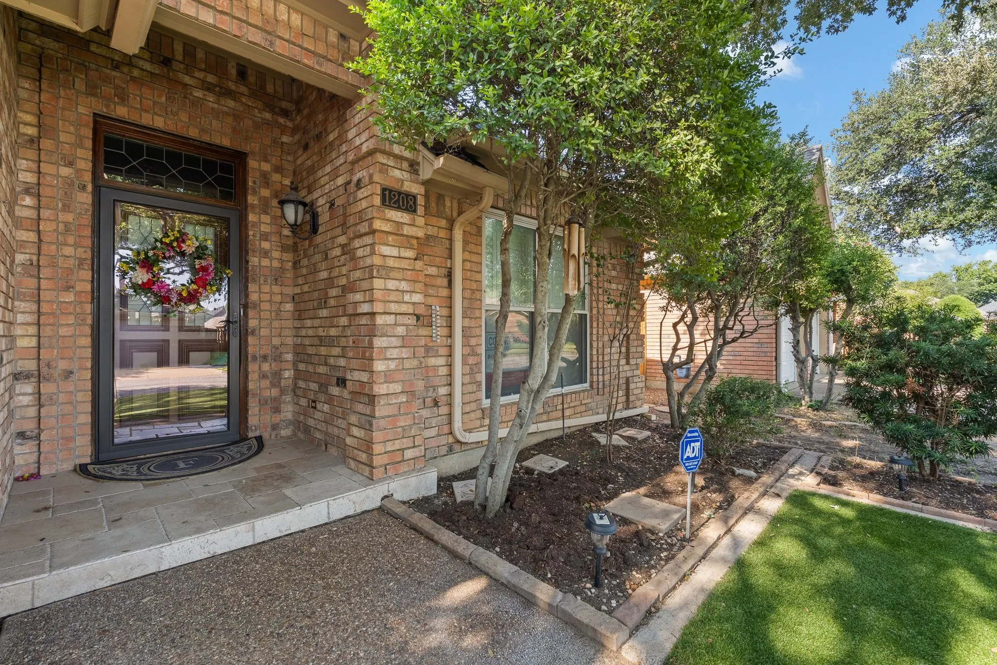Single Family Residence For Sale in Tarrant County , 1208 Oriental Avenue, Arlington, Texas 76011, 3 Bedroom, 2 Bathroom, 2 Garage spaces, 1,937 Sqft, built in 1986, mls#21335494, Real Estate Agent in Arlington, Homes For Sale in Tarrant county, Homes For Sale in Arlington, Realtor in Arlington Texas, Real Estate Brokerage Independent Realty Texas, Luminita Cordes Realtor