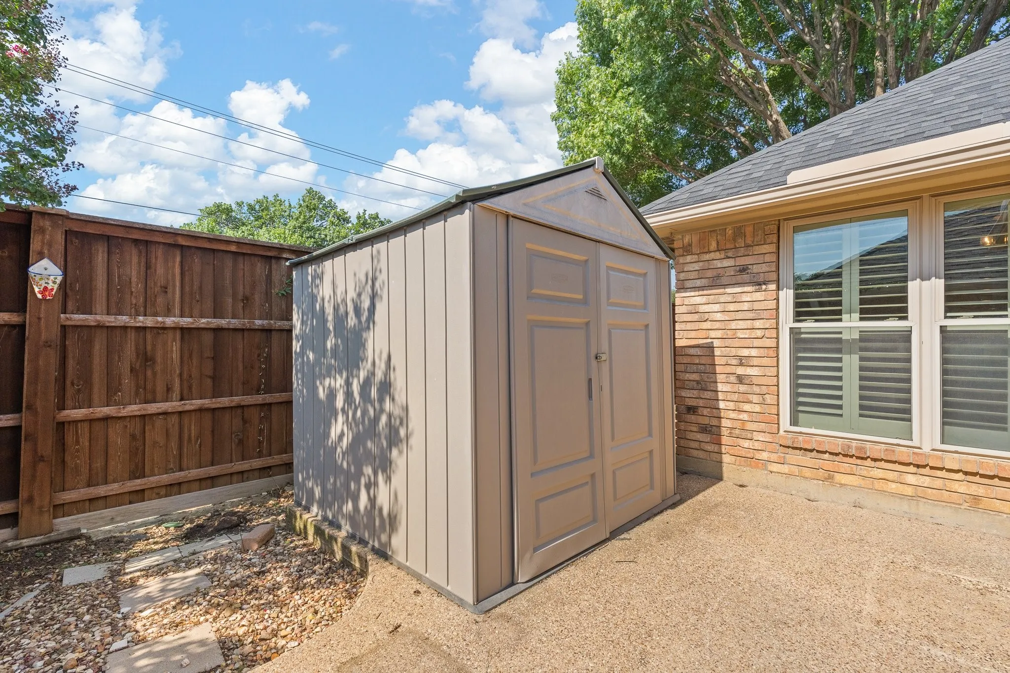 Single Family Residence For Sale in Tarrant County , 1208 Oriental Avenue, Arlington, Texas 76011, 3 Bedroom, 2 Bathroom, 2 Garage spaces, 1,937 Sqft, built in 1986, mls#21335494, Real Estate Agent in Arlington, Homes For Sale in Tarrant county, Homes For Sale in Arlington, Realtor in Arlington Texas, Real Estate Brokerage Independent Realty Texas, Luminita Cordes Realtor