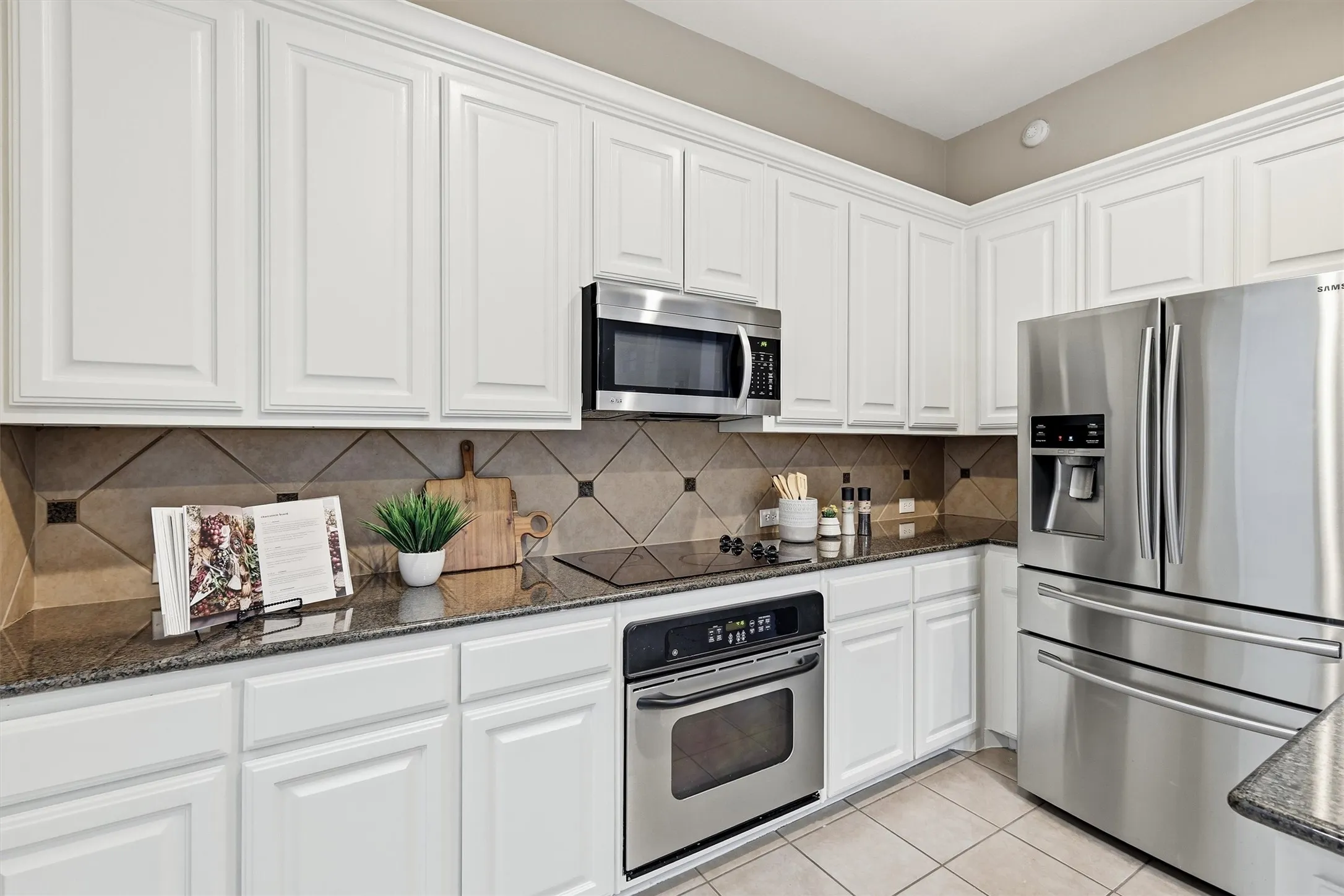 Single Family Residence For Sale in Denton County , 8912 Wyatt Circle, Lantana, Texas 76226, 5 Bedroom, 4 Bathroom, 2 Garage spaces, 3,688 Sqft, built in 2004, mls#21332567, Real Estate Agent in Lantana, Homes For Sale in Denton county, Homes For Sale in Lantana, Realtor in Lantana Texas, Real Estate Brokerage Independent Realty Texas, Luminita Cordes Realtor
