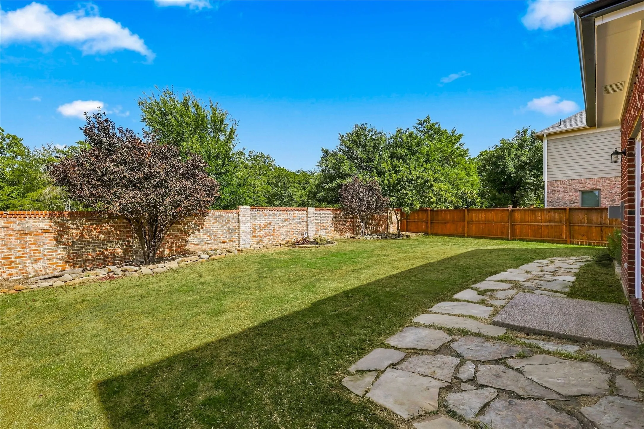 Single Family Residence For Sale in Denton County , 8912 Wyatt Circle, Lantana, Texas 76226, 5 Bedroom, 4 Bathroom, 2 Garage spaces, 3,688 Sqft, built in 2004, mls#21332567, Real Estate Agent in Lantana, Homes For Sale in Denton county, Homes For Sale in Lantana, Realtor in Lantana Texas, Real Estate Brokerage Independent Realty Texas, Luminita Cordes Realtor