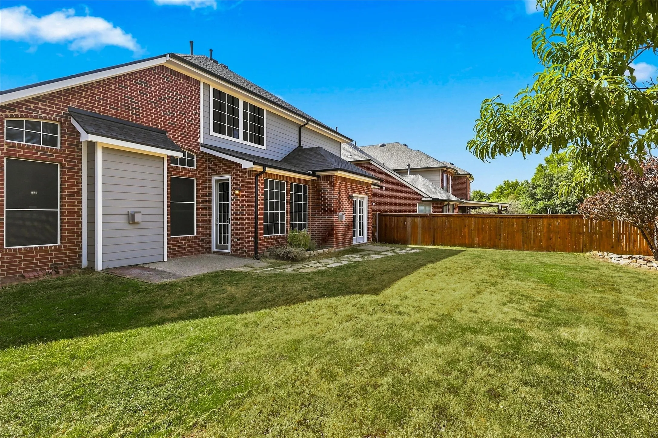 Single Family Residence For Sale in Denton County , 8912 Wyatt Circle, Lantana, Texas 76226, 5 Bedroom, 4 Bathroom, 2 Garage spaces, 3,688 Sqft, built in 2004, mls#21332567, Real Estate Agent in Lantana, Homes For Sale in Denton county, Homes For Sale in Lantana, Realtor in Lantana Texas, Real Estate Brokerage Independent Realty Texas, Luminita Cordes Realtor