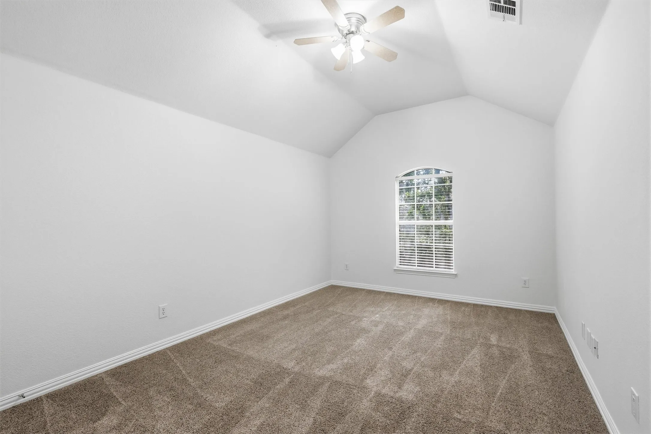Single Family Residence For Sale in Denton County , 8912 Wyatt Circle, Lantana, Texas 76226, 5 Bedroom, 4 Bathroom, 2 Garage spaces, 3,688 Sqft, built in 2004, mls#21332567, Real Estate Agent in Lantana, Homes For Sale in Denton county, Homes For Sale in Lantana, Realtor in Lantana Texas, Real Estate Brokerage Independent Realty Texas, Luminita Cordes Realtor