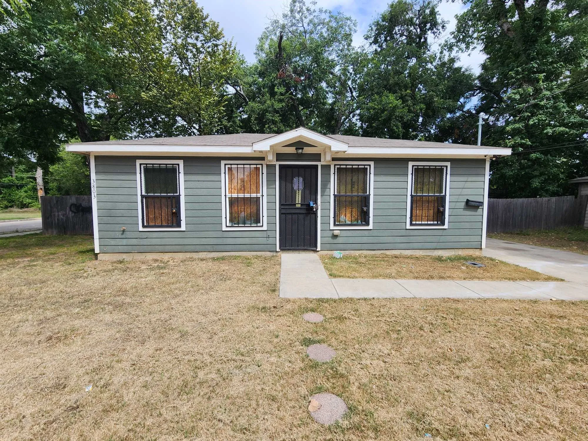 Single Family Residence For Sale in Dallas County , 3803 Kenilworth Street, Dallas, Texas 75210, 3 Bedroom, 1 Bathroom, Garage spaces, 672 Sqft, built in 2020, mls#21341448, Real Estate Agent in Dallas, Homes For Sale in Dallas county, Homes For Sale in Dallas, Realtor in Dallas Texas, Real Estate Brokerage Independent Realty Texas, Luminita Cordes Realtor