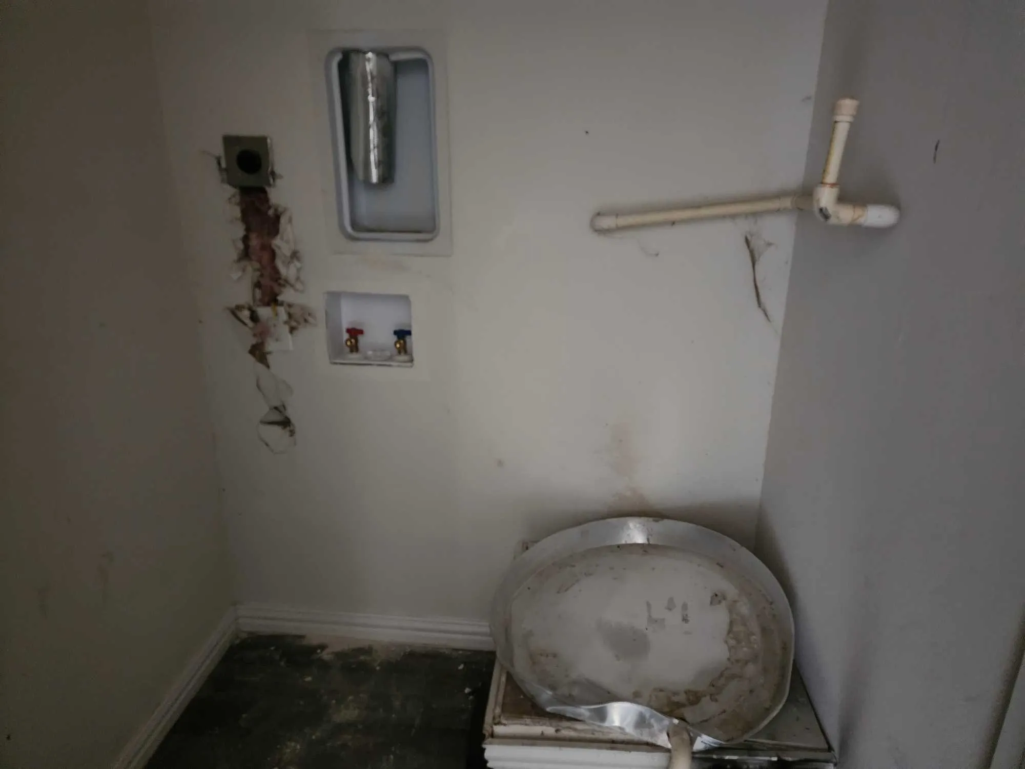 Utility laundry room