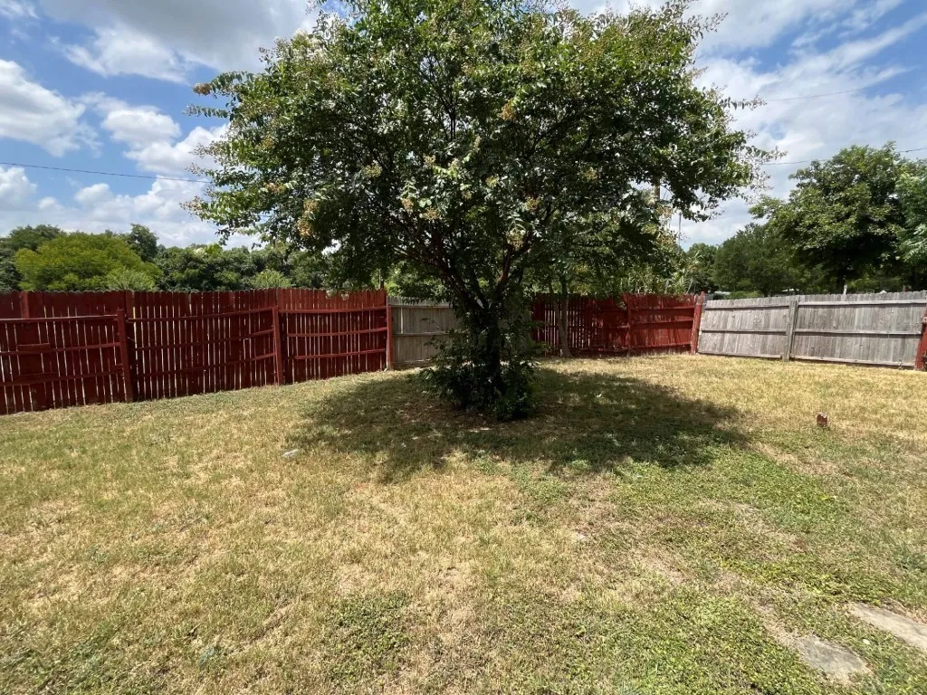 Single Family Residence For Sale in Dallas County , 3250 Highland Woods Circle, Dallas, Texas 75241, 3 Bedroom, 2 Bathroom, 1 Garage spaces, 1,123 Sqft, built in 1963, mls#21342249, Real Estate Agent in Dallas, Homes For Sale in Dallas county, Homes For Sale in Dallas, Realtor in Dallas Texas, Real Estate Brokerage Independent Realty Texas, Luminita Cordes Realtor