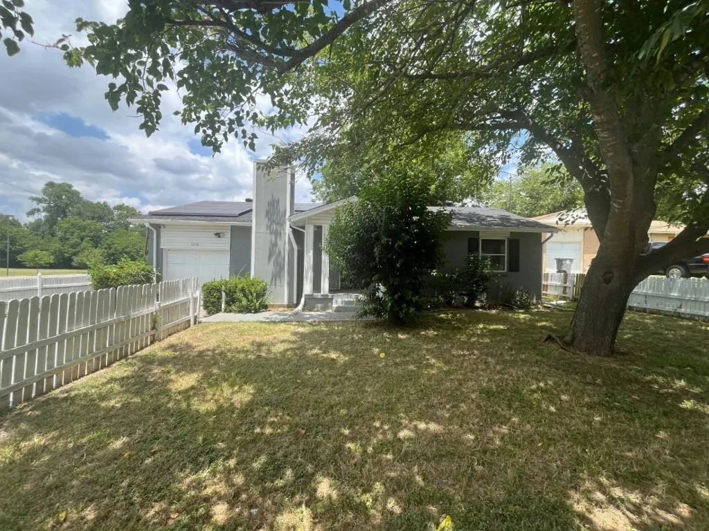 Single Family Residence For Sale in Dallas County , 3250 Highland Woods Circle, Dallas, Texas 75241, 3 Bedroom, 2 Bathroom, 1 Garage spaces, 1,123 Sqft, built in 1963, mls#21342249, Real Estate Agent in Dallas, Homes For Sale in Dallas county, Homes For Sale in Dallas, Realtor in Dallas Texas, Real Estate Brokerage Independent Realty Texas, Luminita Cordes Realtor